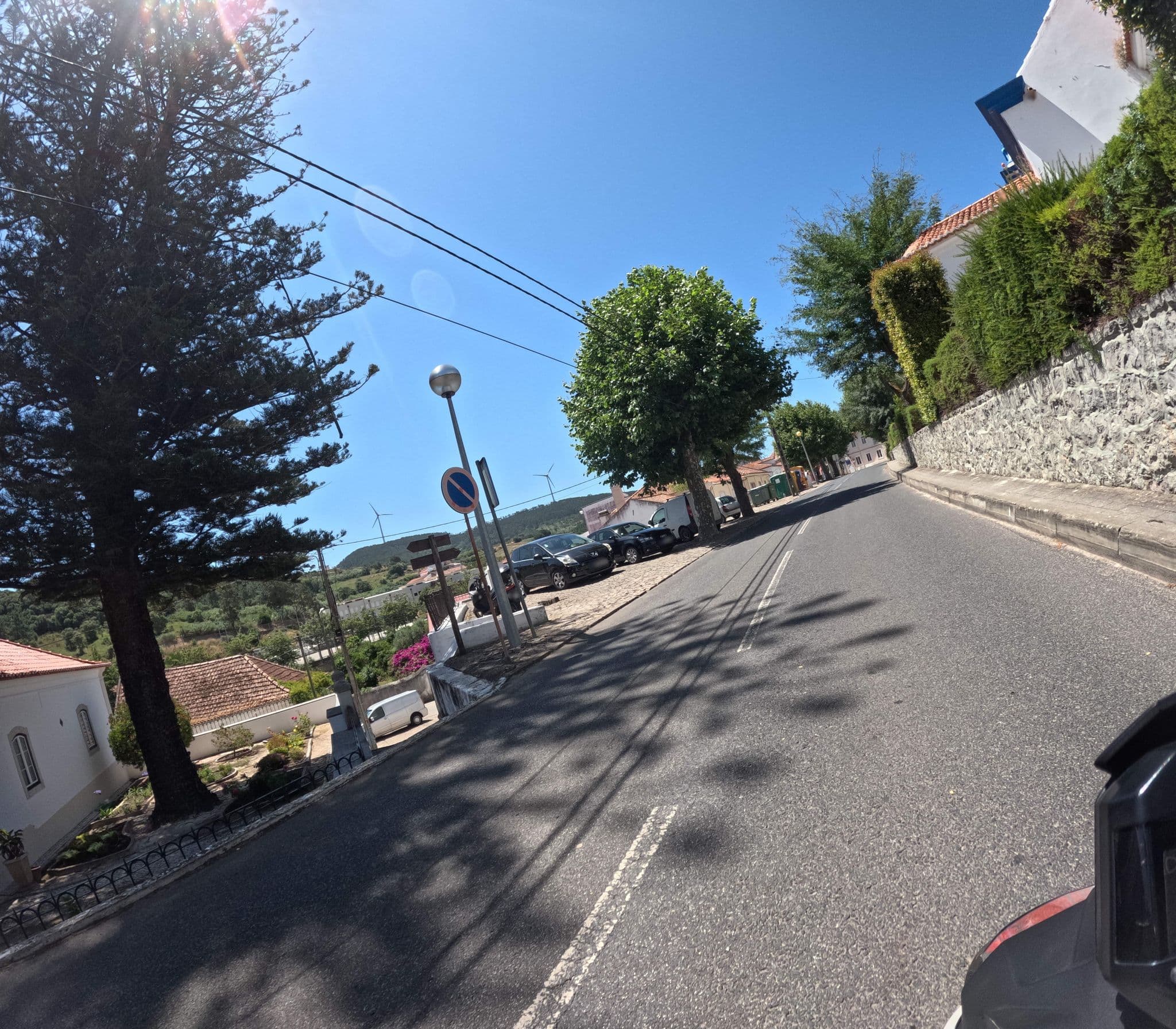 Street view near Casa do Povo de Freiria, Azueira — © danielagos12 (CC BY-SA · Mapillary)
