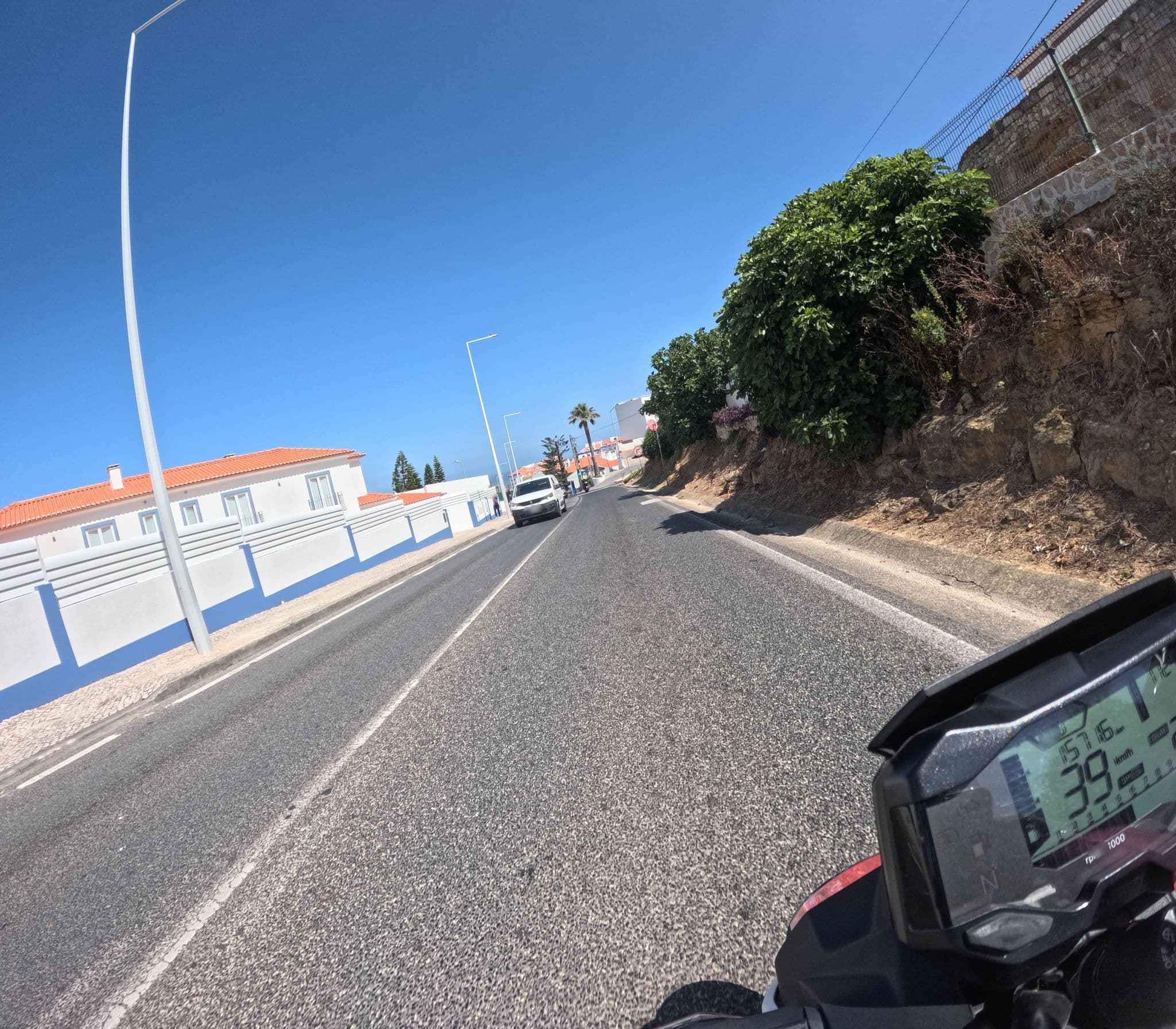 Street view near O Remoinho, Ericeira — © danielagos12 (CC BY-SA · Mapillary)