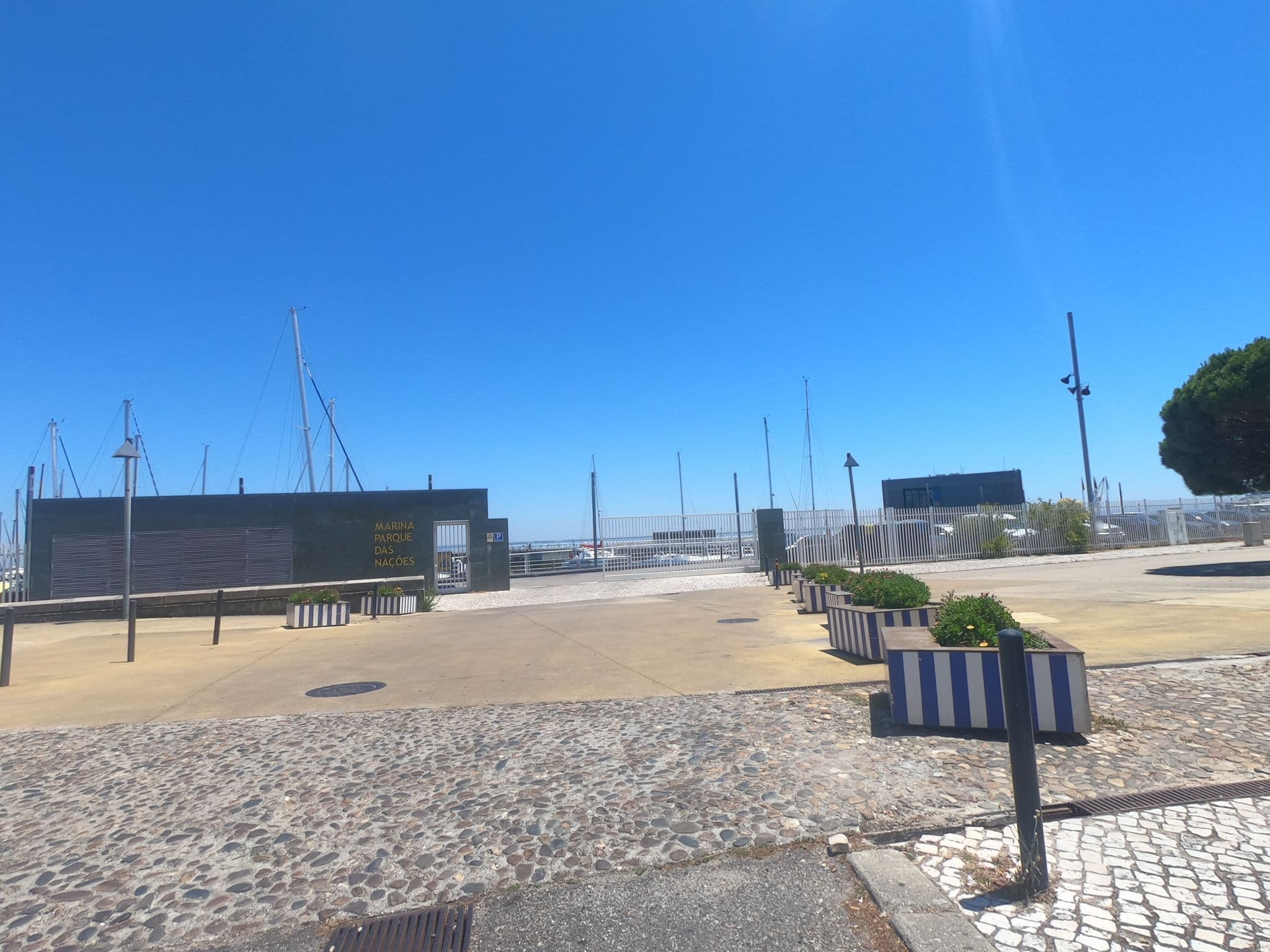 Street view near My Angélisa The Yacht, Cabo Ruivo — © filohipo (CC BY-SA · Mapillary)