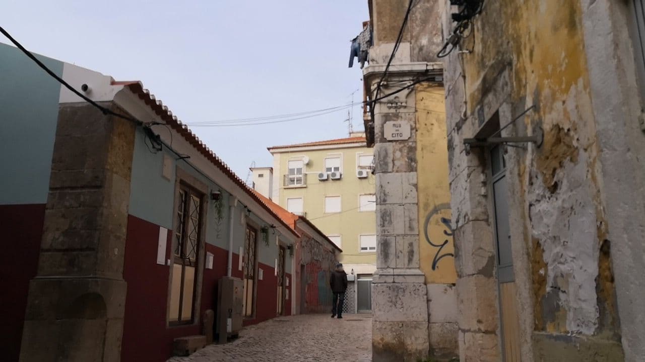 Street view near Alojamentos Vista Mar - Luísa Todi, Setúbal — © sanjorgepinho (CC BY-SA · Mapillary)