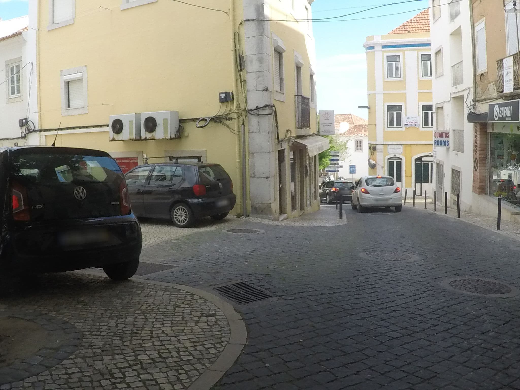Street view near Armando Silva Garcia, Sesimbra — © chrisbeddow (CC BY-SA · Mapillary)