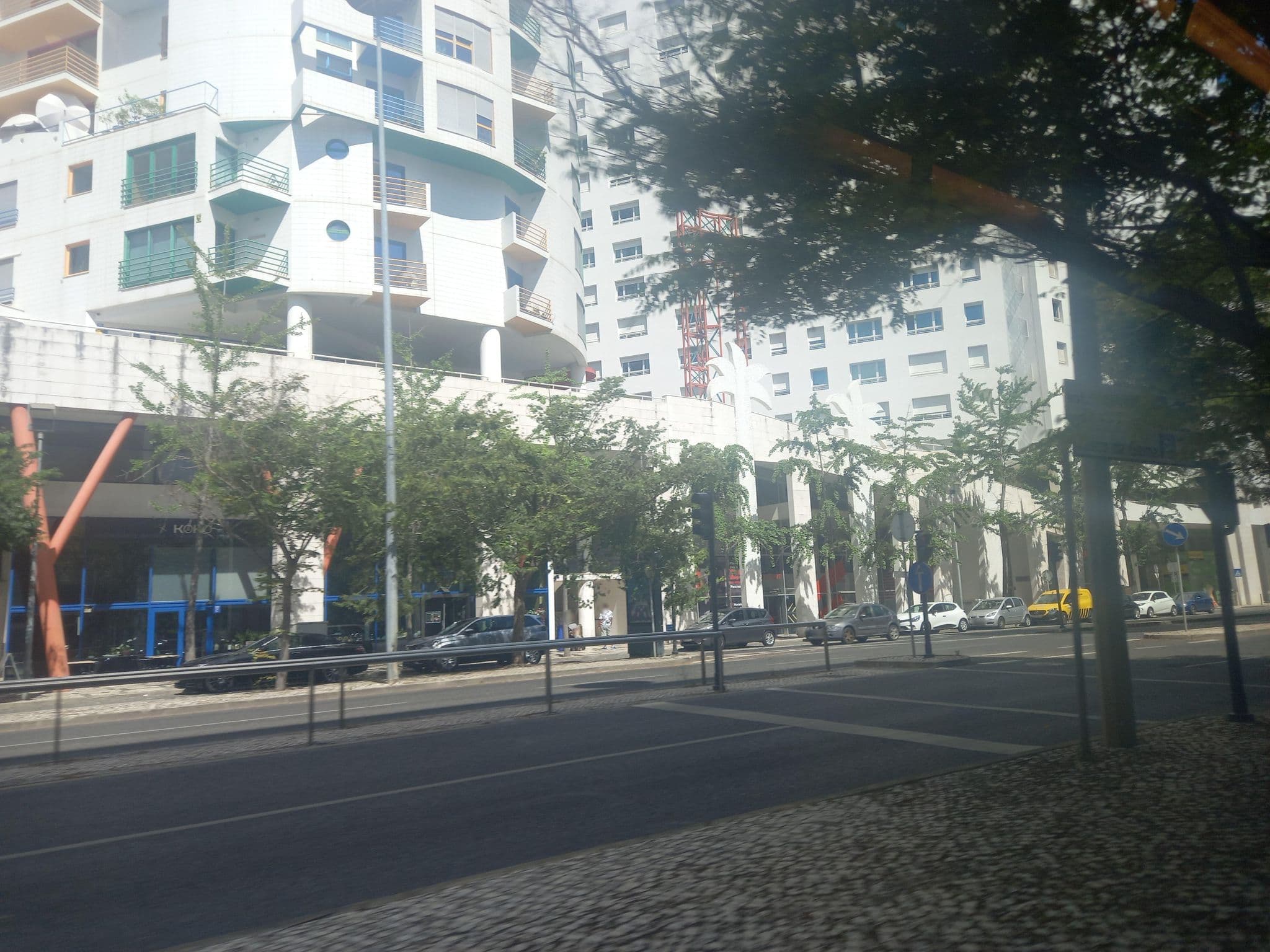 Street view near Olissippo Lapa Palace, Parque das Nações — © danielagos12 (CC BY-SA · Mapillary)