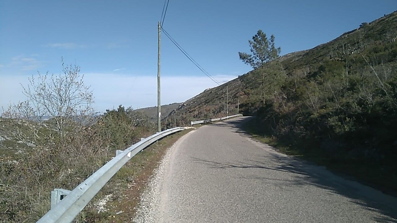 Street view near Casa Ti Galinha - Turismo Rural / Alojamento, Juncal — © laika1 (CC BY-SA · Mapillary)