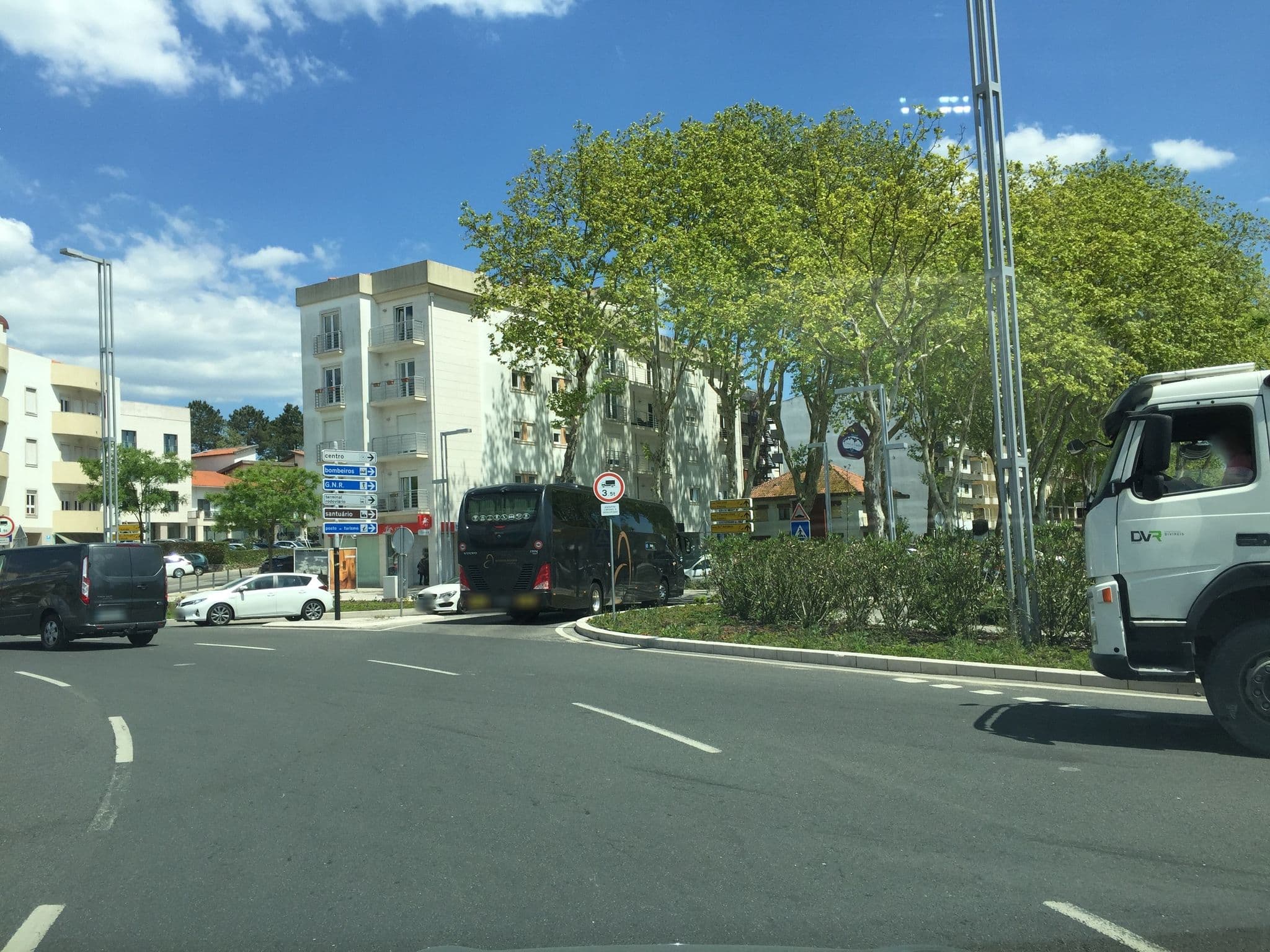Street view near SDivine Fatima Hotel, Congress & Spirituality, Loureira — © ptmap (CC BY-SA · Mapillary)