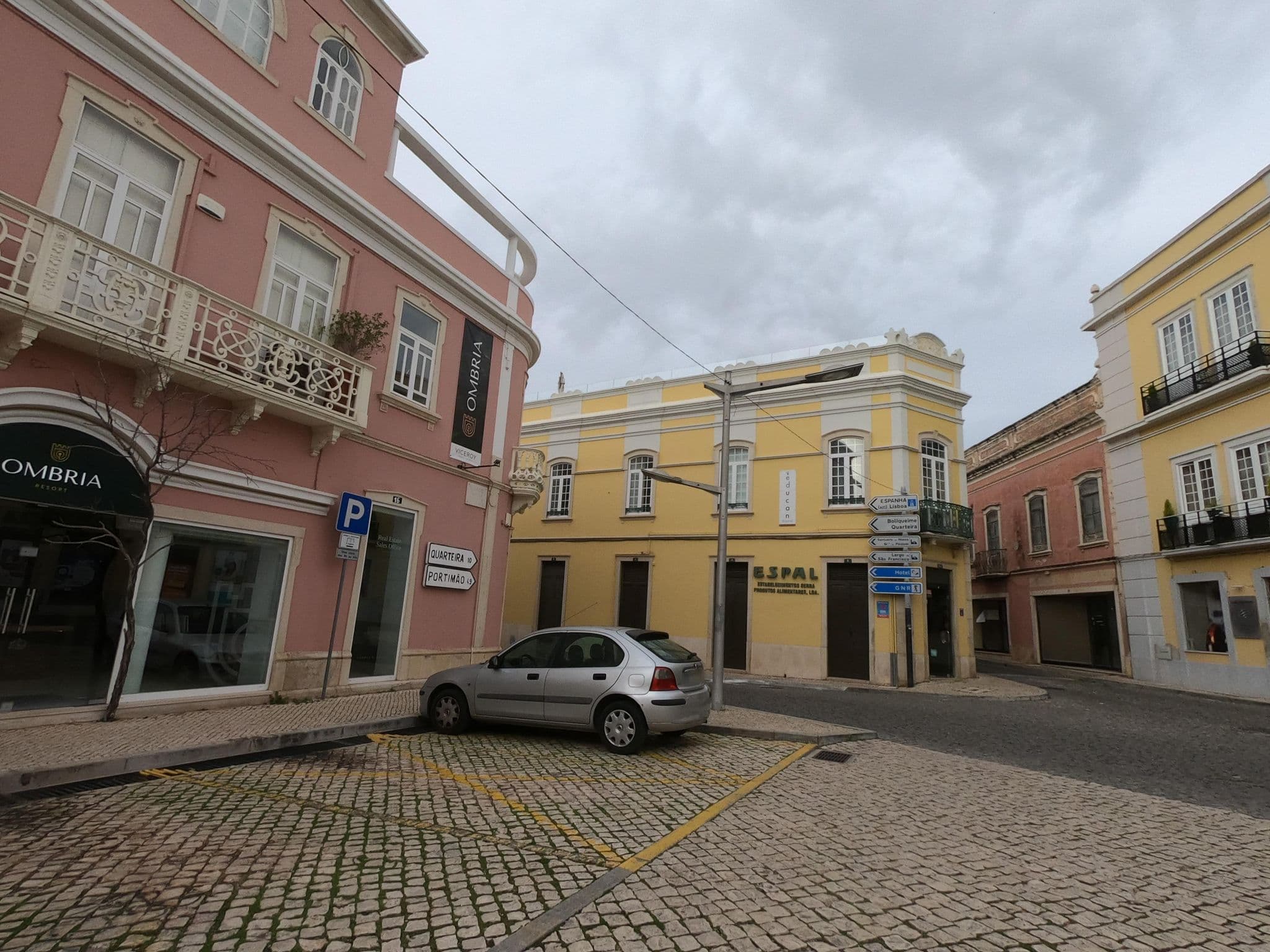 Street view near Casa Beny Guesthouse, Loulé — © filohipo (CC BY-SA · Mapillary)