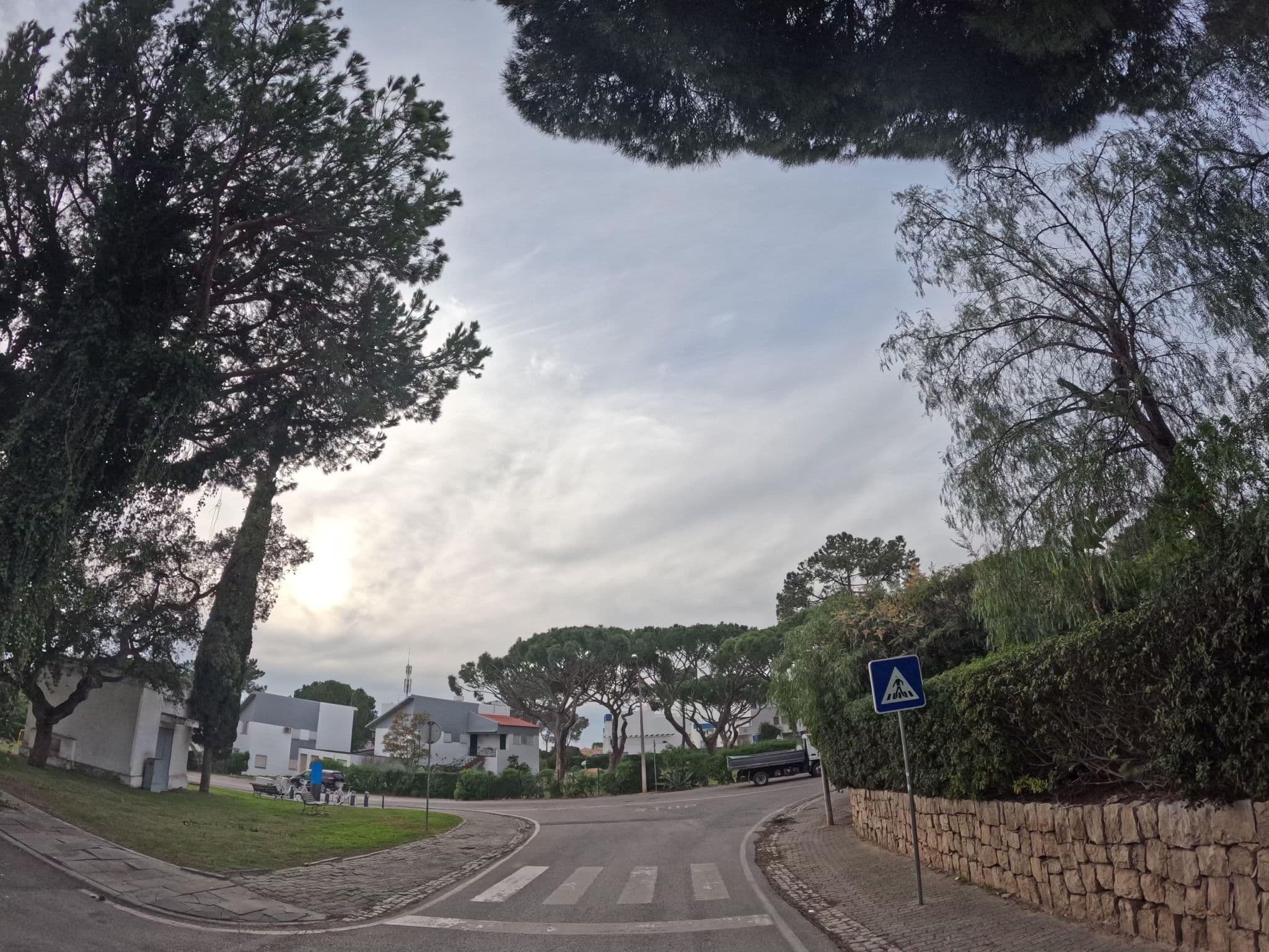 Street view near Apartamentos Turísticos Crisgolfe, Quarteira — © claudiop (CC BY-SA · Mapillary)