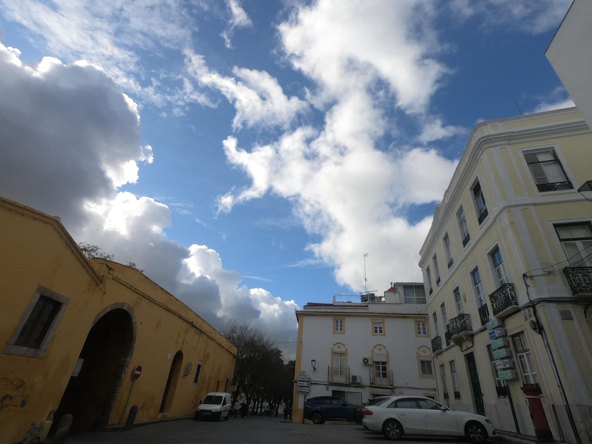 Street view near Garcia De Orta - Casa De Hospedes, Elvas — © filohipo (CC BY-SA · Mapillary)