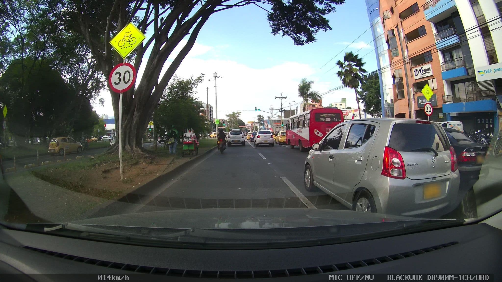 Street view near Hotel Metropolis, Cali