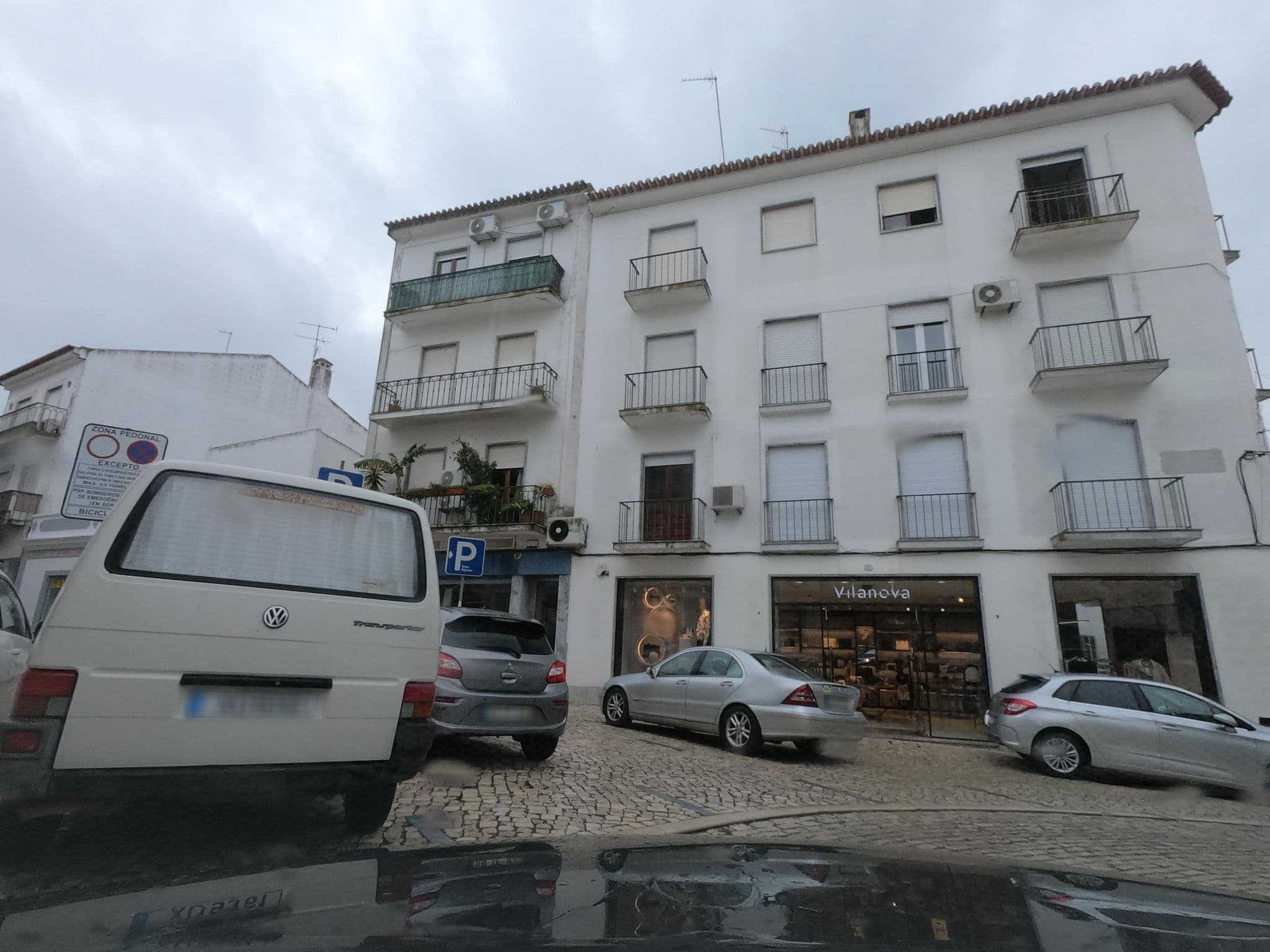 Street view near Pensão Residencial Santa Bárbara, Beja — © filohipo (CC BY-SA · Mapillary)