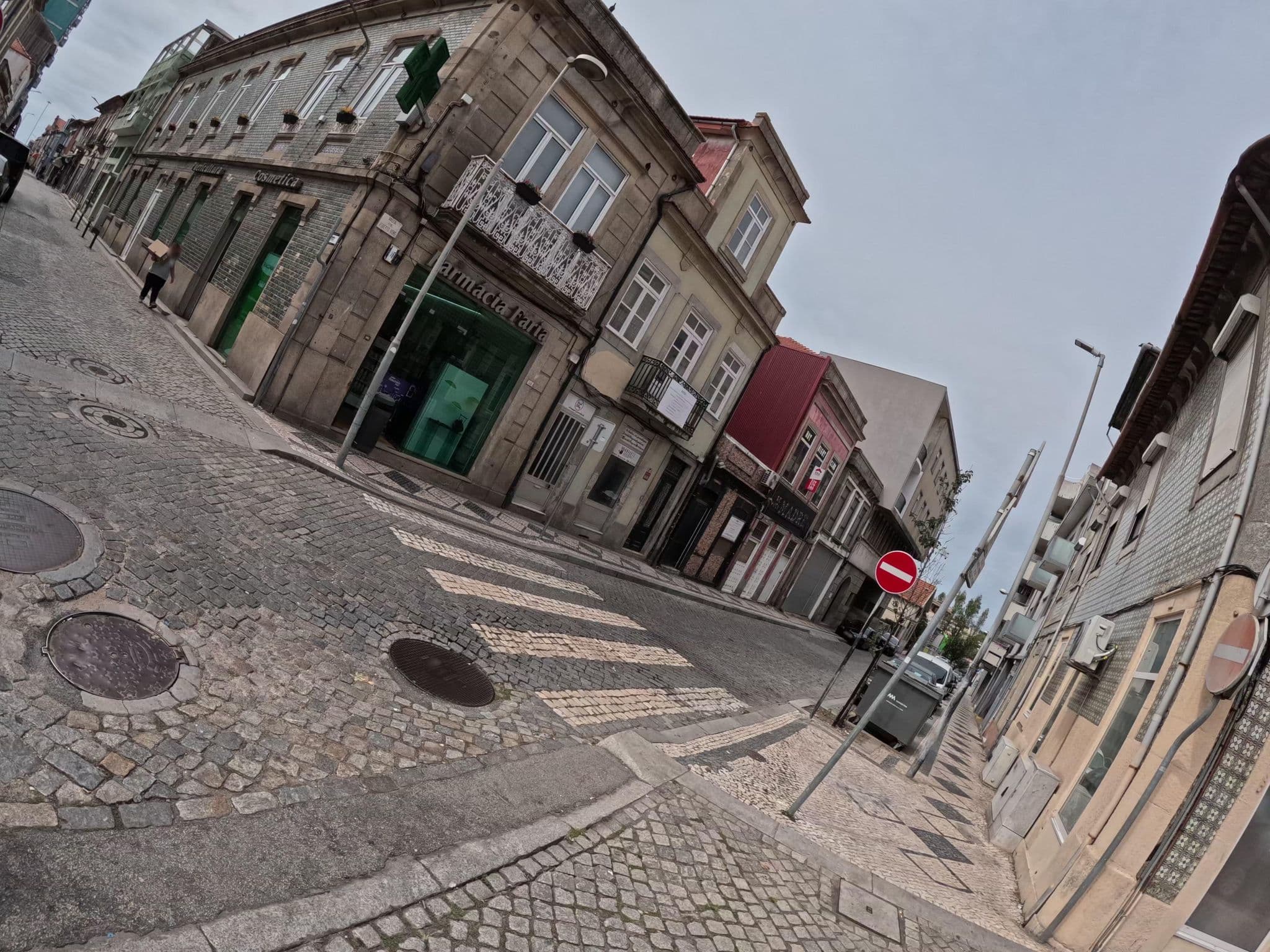 Street view near Leao de Ouro, Matosinhos — © franciscolinux (CC BY-SA · Mapillary)