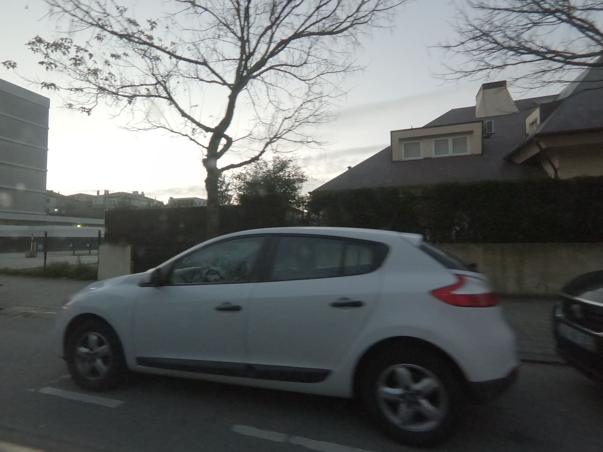 Street view near Room 101, Pinheiro Manso — © sanjorgepinho (CC BY-SA · Mapillary)