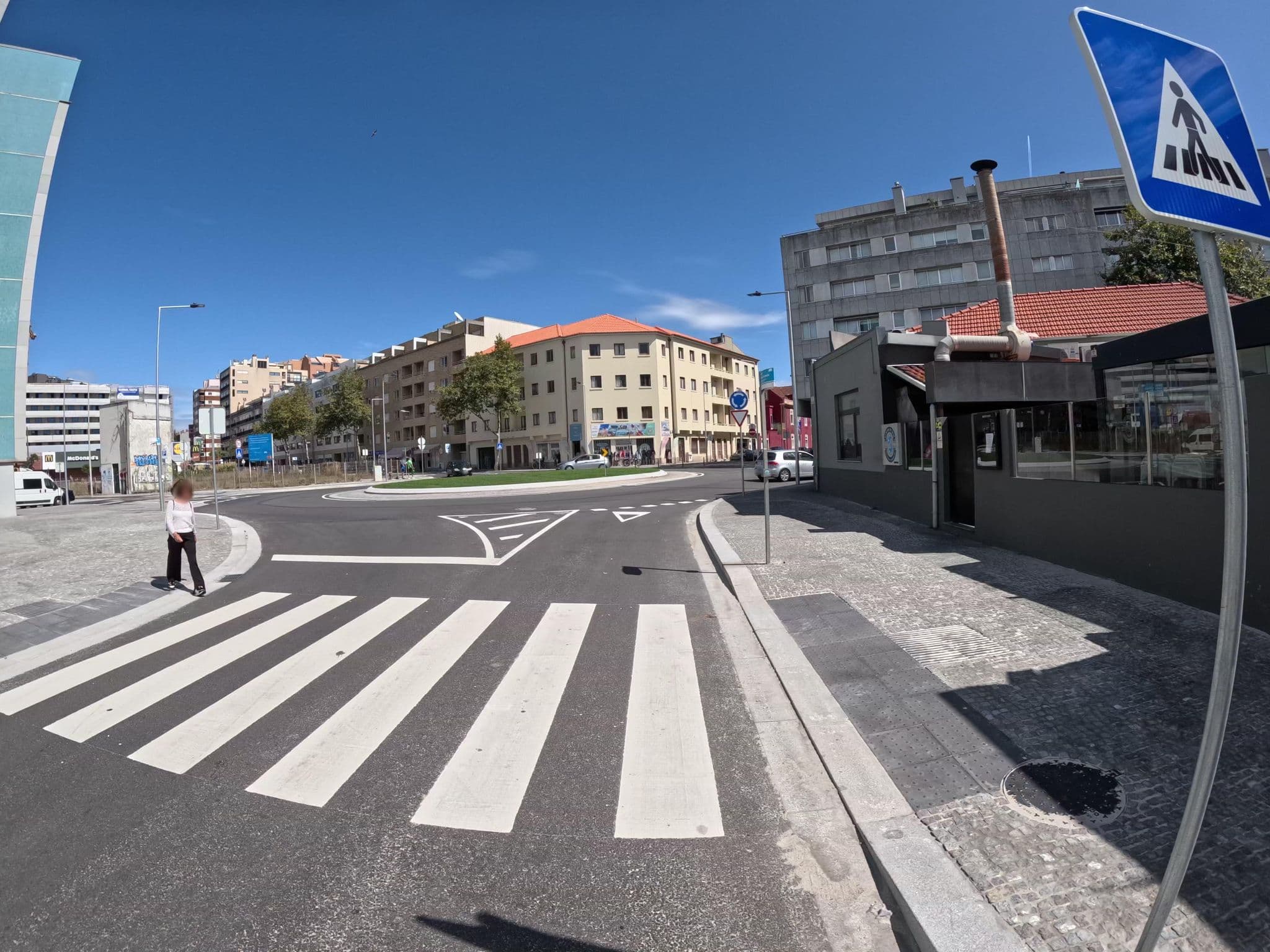Street view near Matosinhos House Surf & Beach, Matosinhos — © franciscolinux (CC BY-SA · Mapillary)