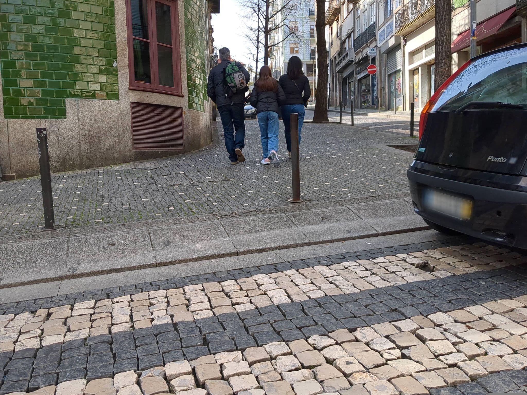 Street view near Casa Do Oficio - Livreiro, Porto — © egorka (CC BY-SA · Mapillary)