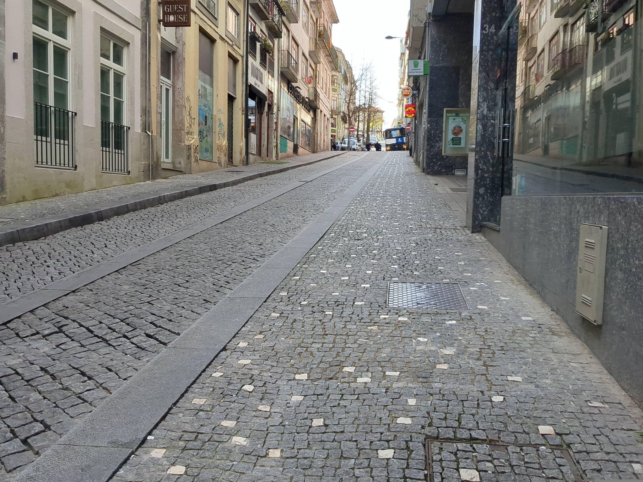 Street view near Studios Baixa Downtown Porto, Porto — © egorka (CC BY-SA · Mapillary)