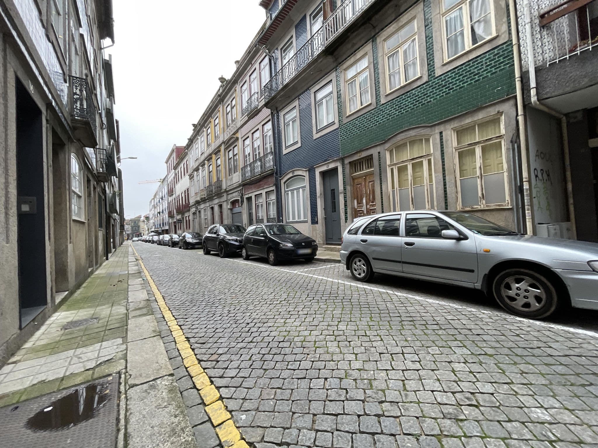 Street view near Aparthotel oporto alves da veiga, Porto — © egorka (CC BY-SA · Mapillary)