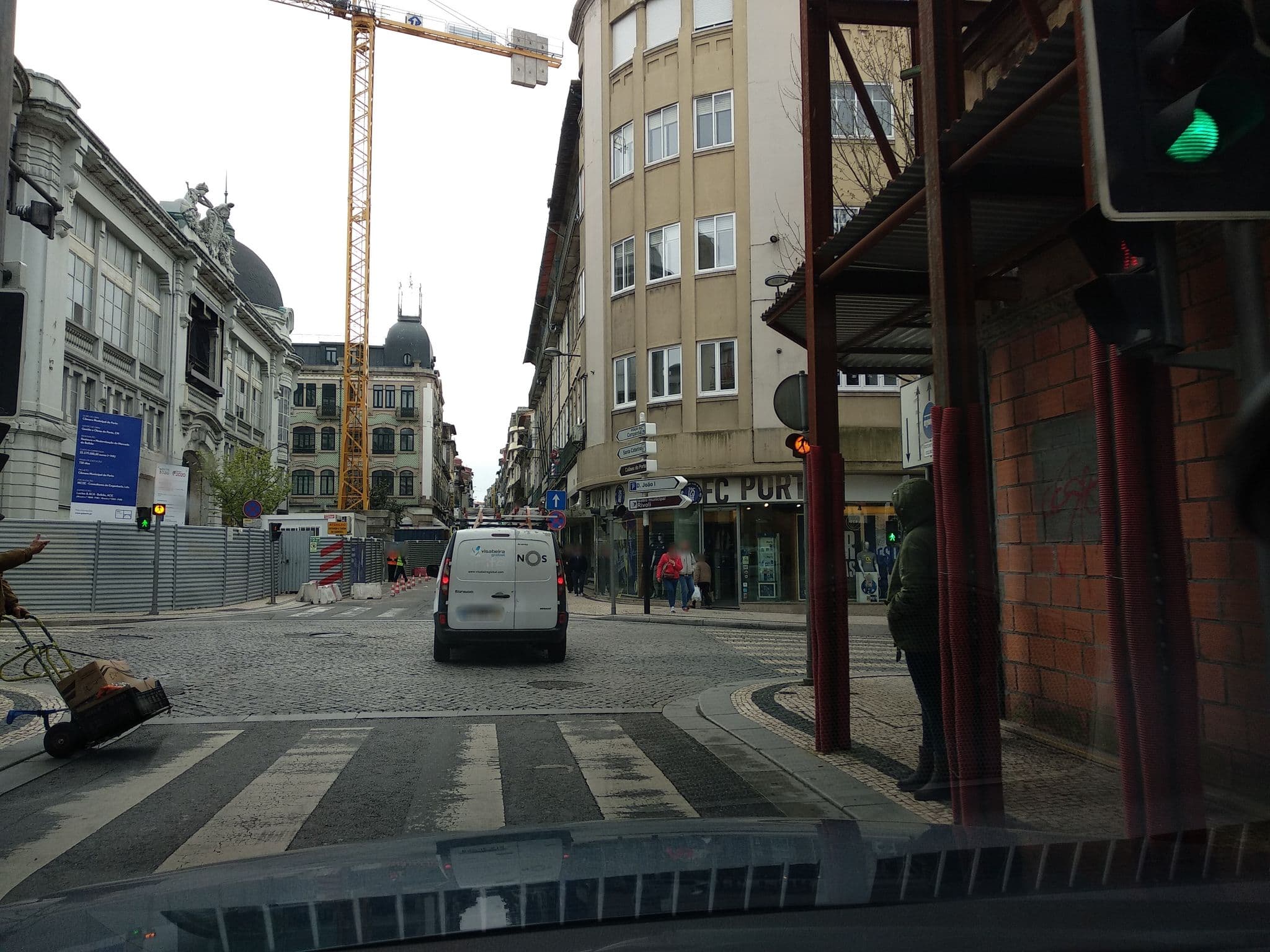 Street view near Hostel Cinema, Porto — © nunogand (CC BY-SA · Mapillary)