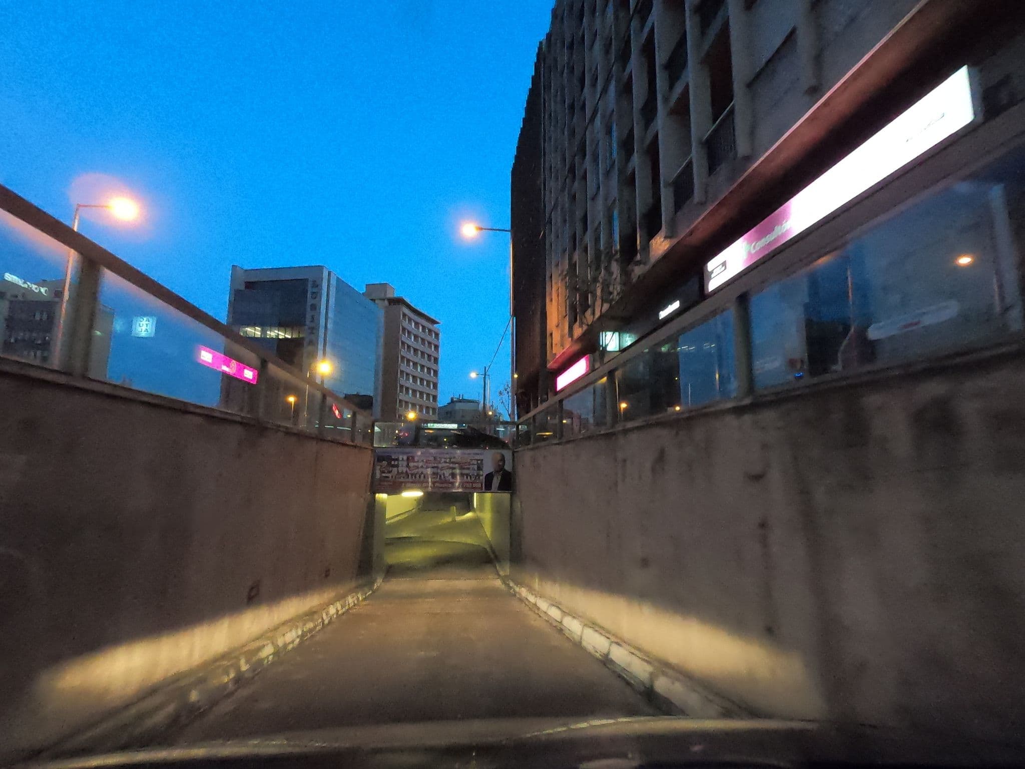 Street view near Hotel Vila Del Rey, Massarelos — © countzero5 (CC BY-SA · Mapillary)