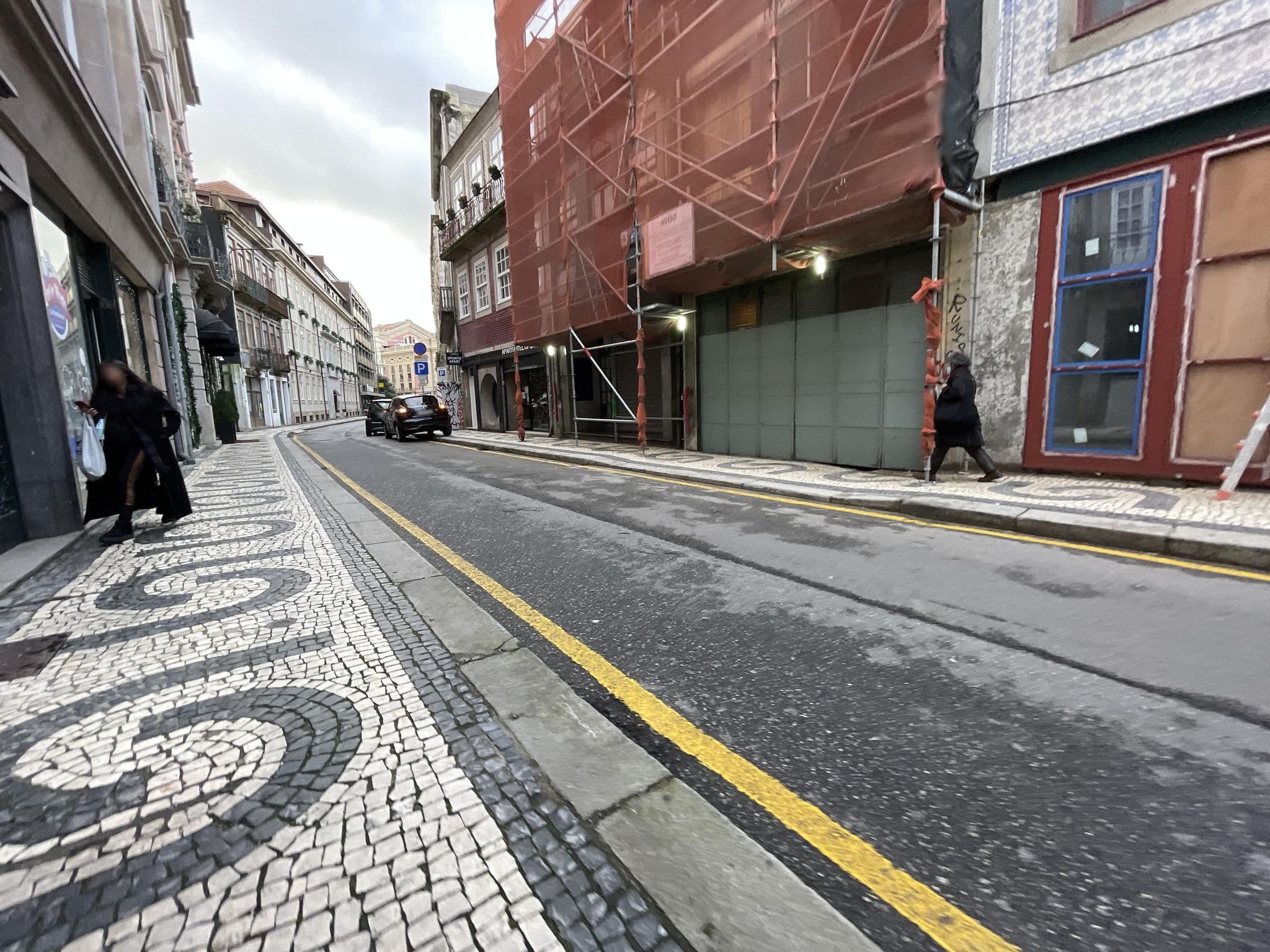 Street view near Domus 21 - Entreparedes, Porto — © egorka (CC BY-SA · Mapillary)