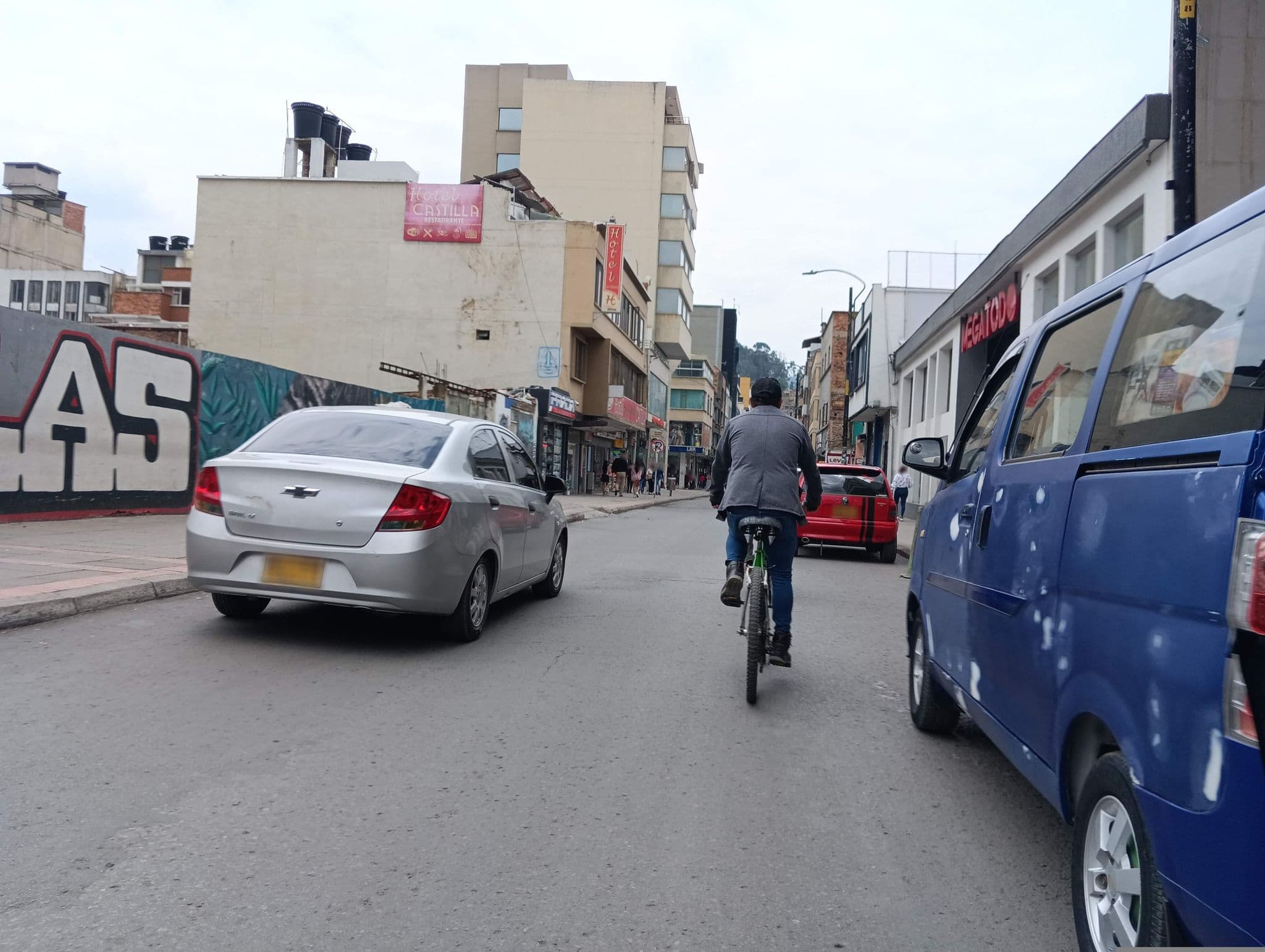 Street view near Hotel Central, Duitama — © leogiga (CC BY-SA · Mapillary)