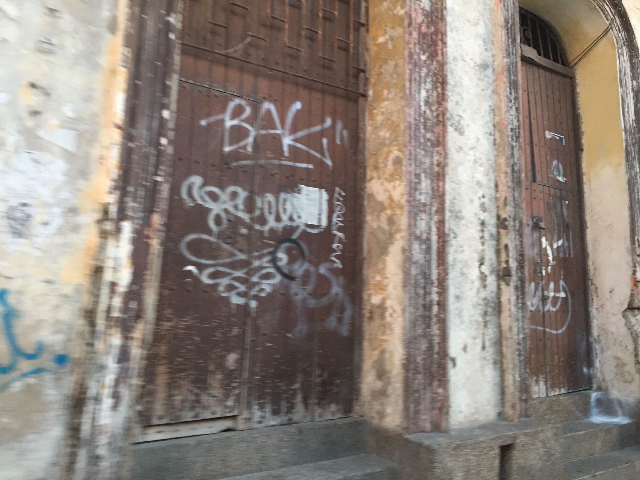 Street view near San Roque Hostel, Cartagena — © nicolas17 (CC BY-SA · Mapillary)