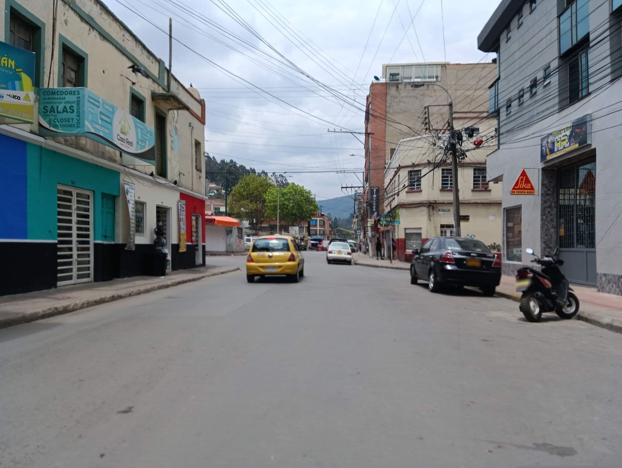 Street view near Hotel Faraon, Duitama — © leogiga (CC BY-SA · Mapillary)