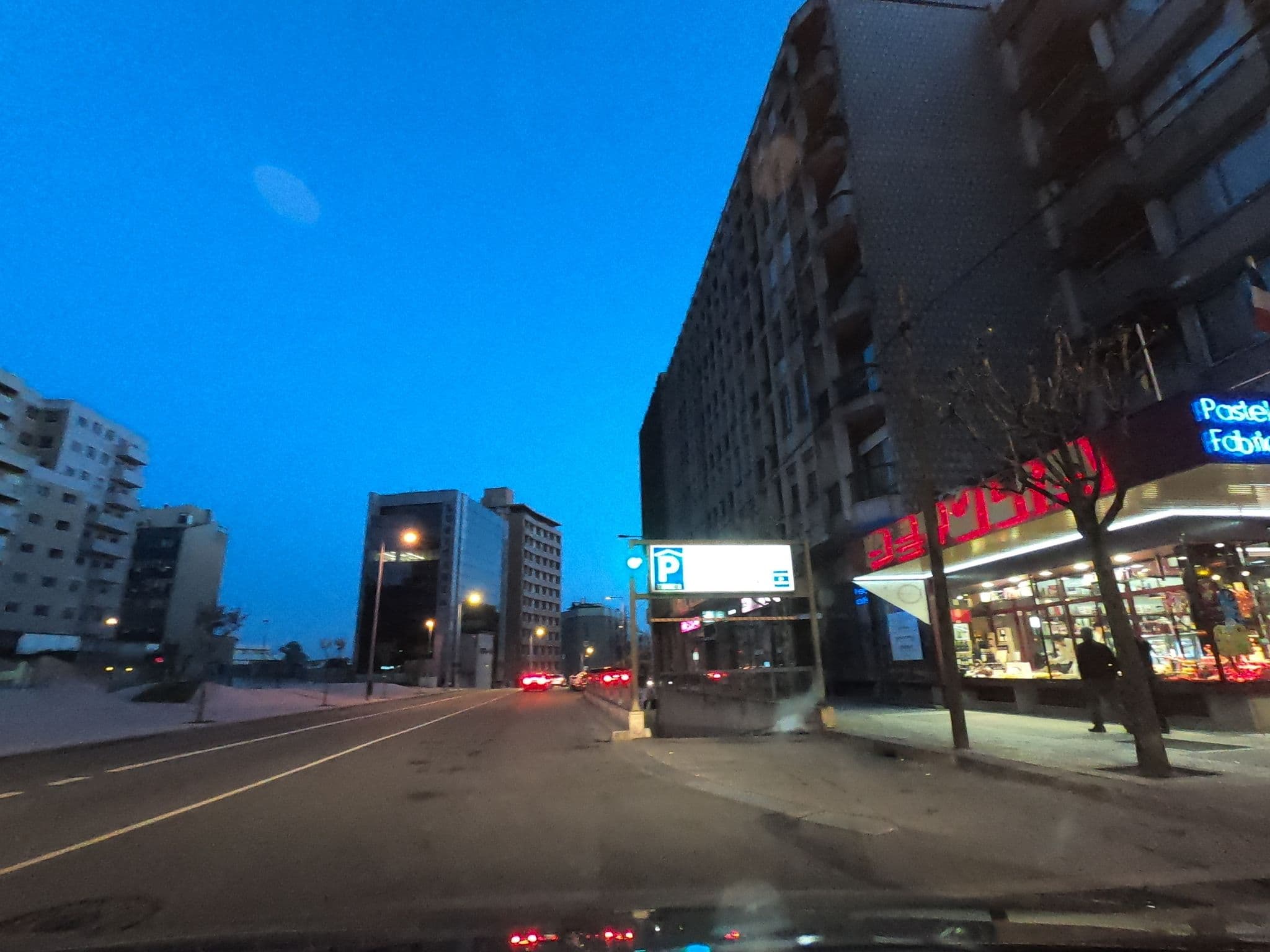 Street view near Room 401, Massarelos — © countzero5 (CC BY-SA · Mapillary)