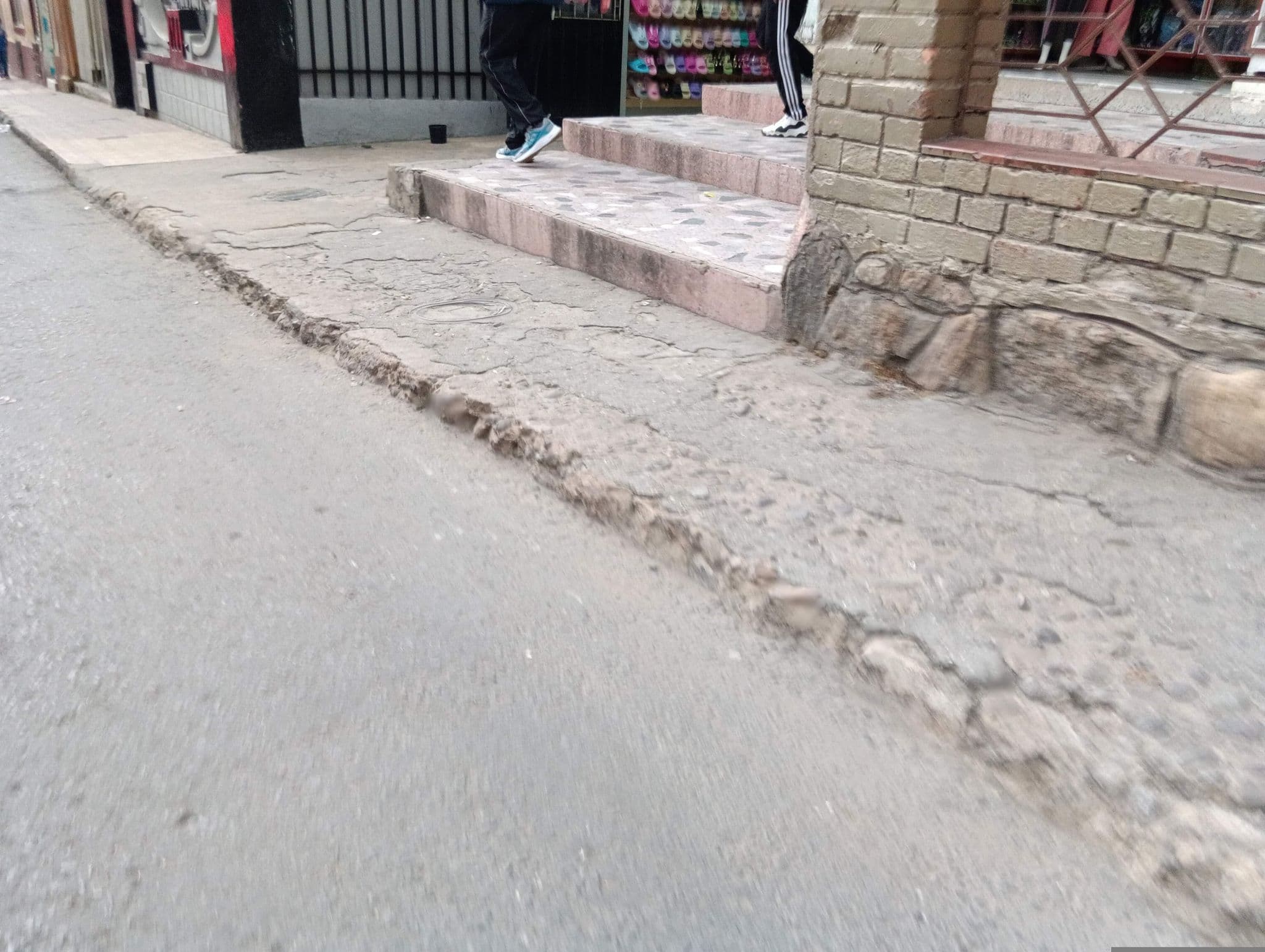 Street view near Hotel Punto Verde, Duitama — © leogiga (CC BY-SA · Mapillary)