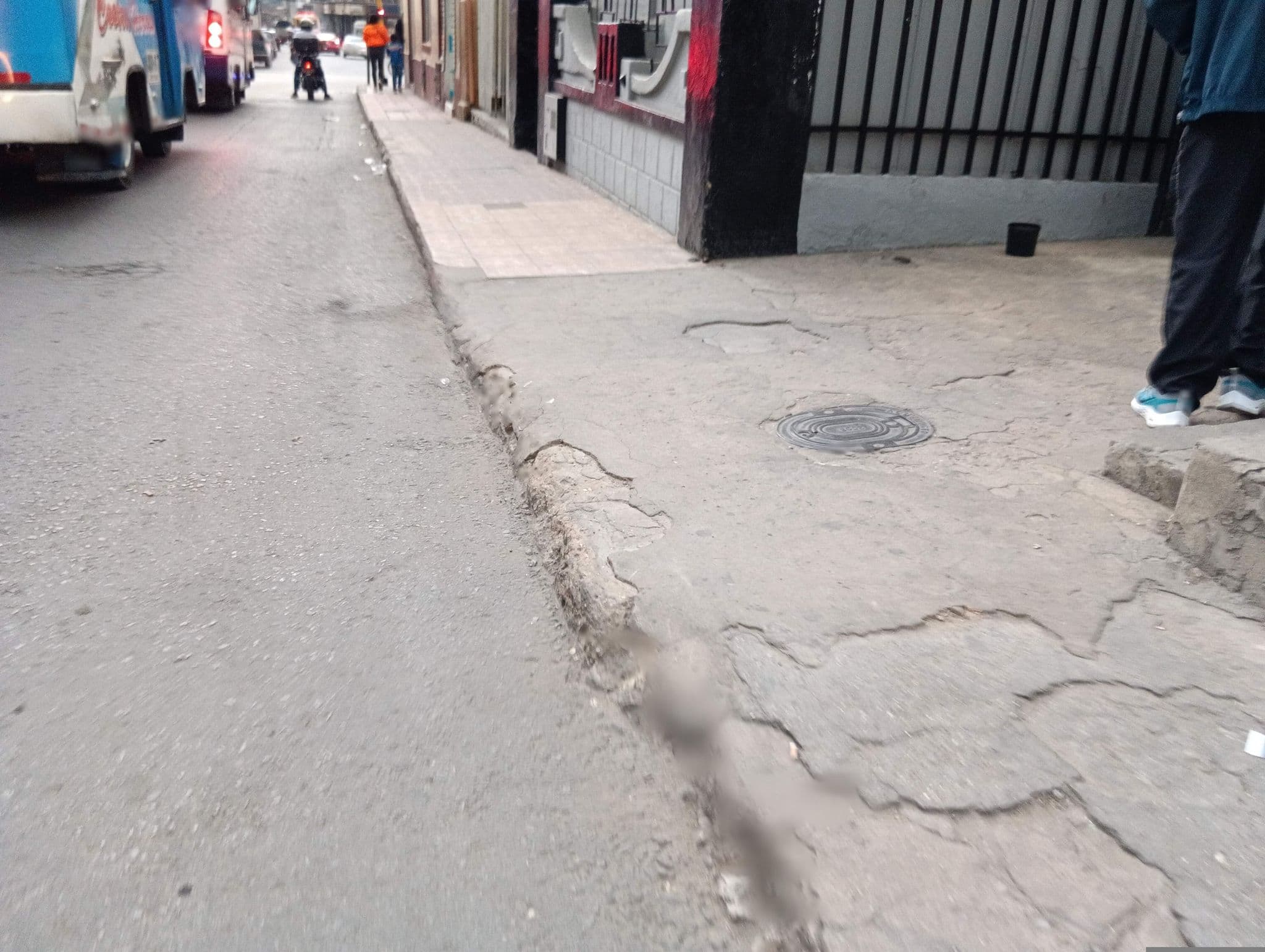 Street view near Hotel Del Parque, Duitama — © leogiga (CC BY-SA · Mapillary)