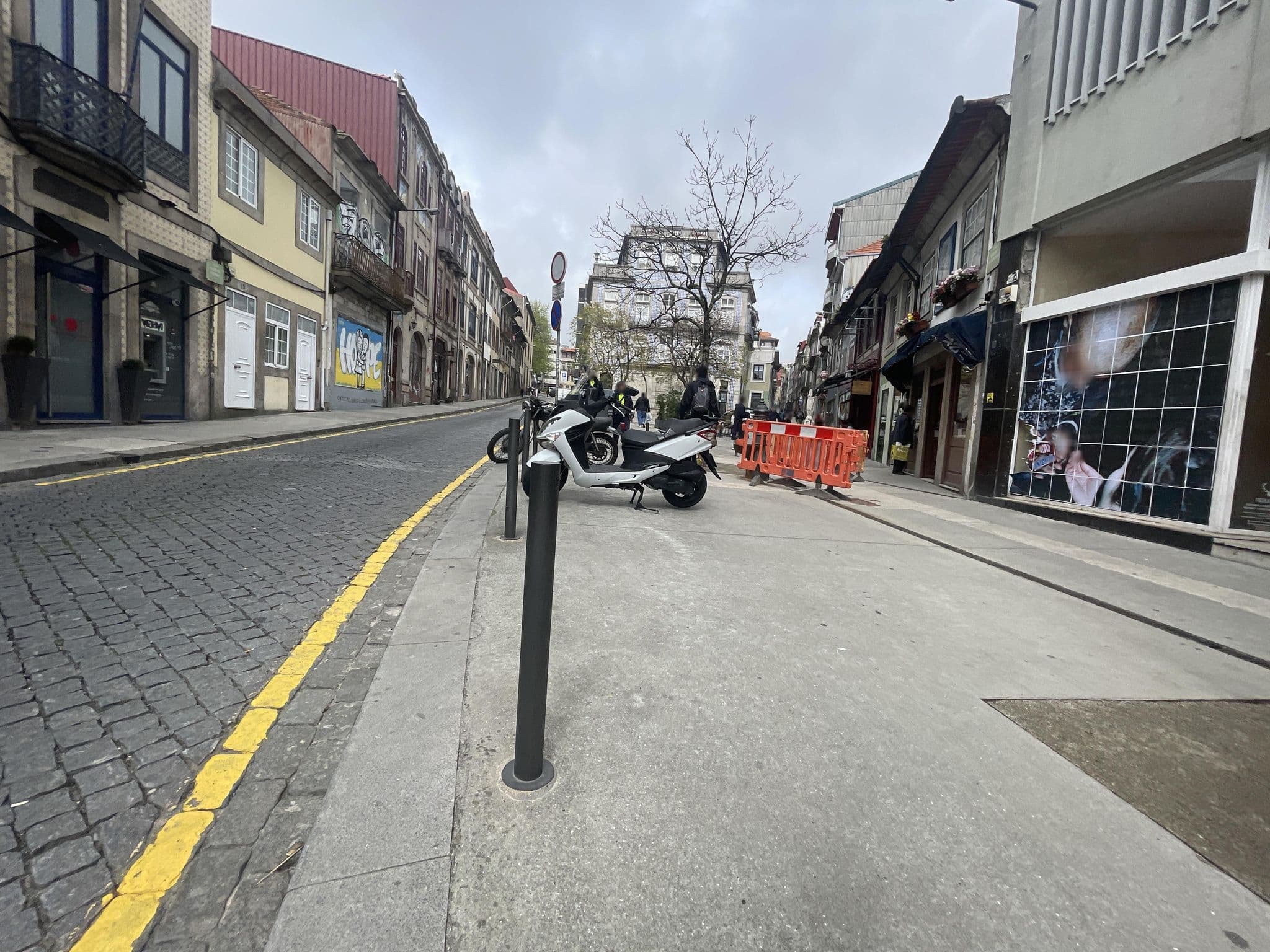 Street view near PILOT Design Hostel & Bar, Porto — © egorka (CC BY-SA · Mapillary)