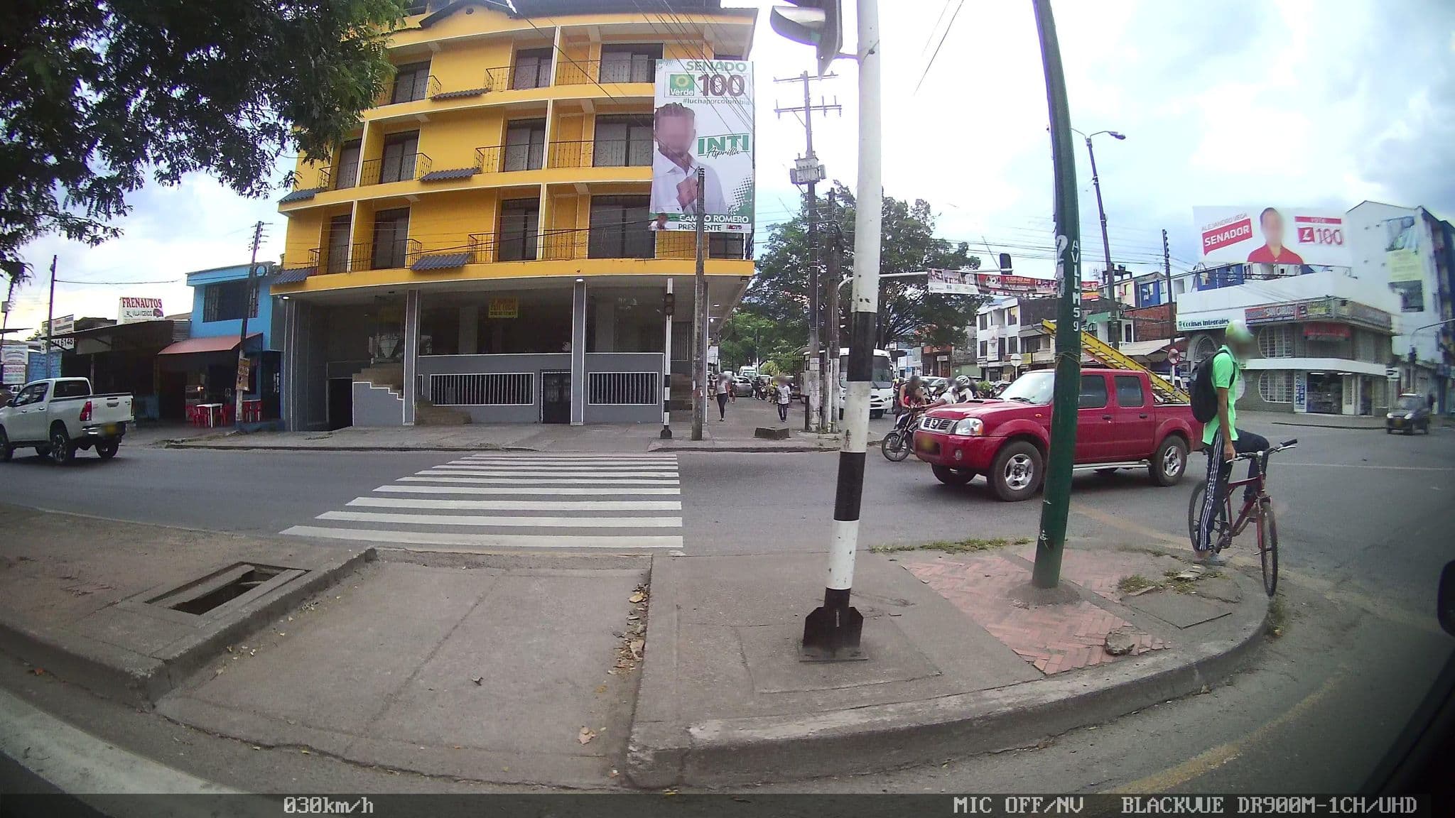 Street view near Hotel Rosado, Villavicencio — © kaart_4 (CC BY-SA · Mapillary)