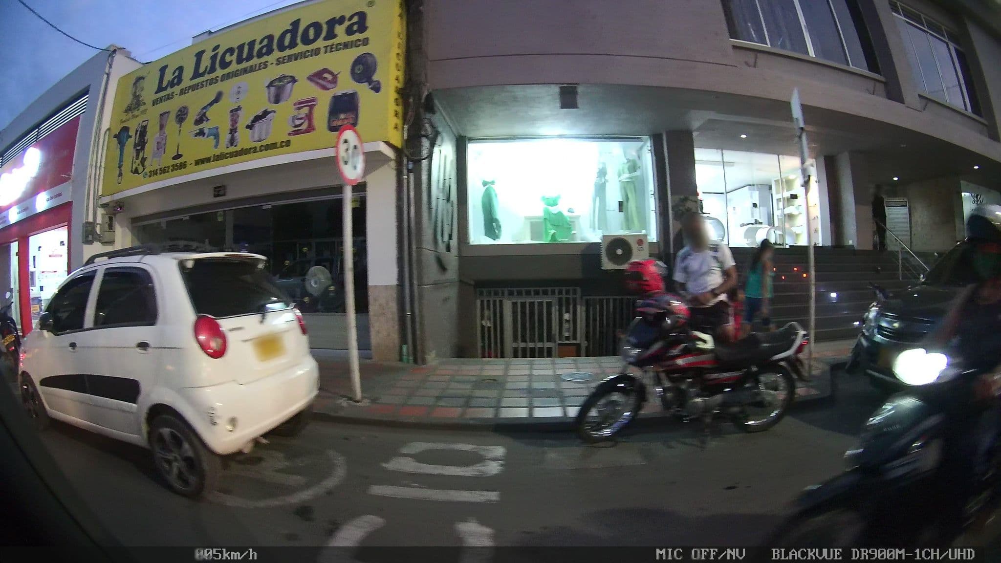 Street view near Don Gregrorio, Cartago — © kaart_2 (CC BY-SA · Mapillary)