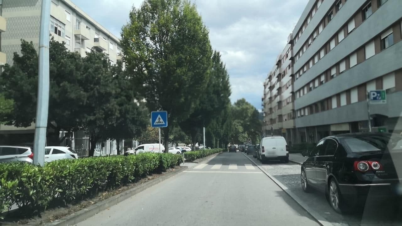 Street view near Oliveira & Filho, Guimarães — © sanjorgepinho (CC BY-SA · Mapillary)