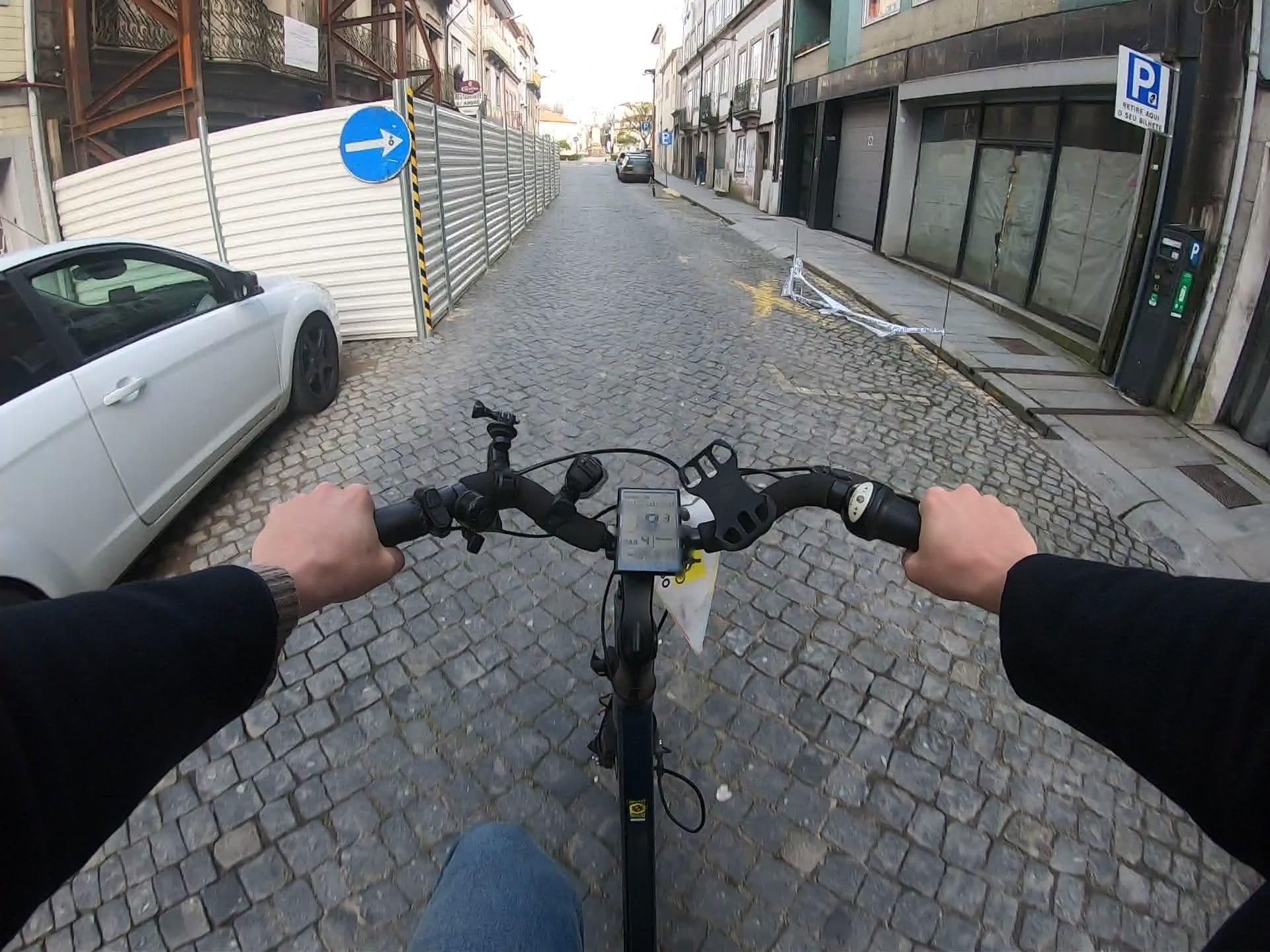 Street view near Barnabe Apartment, Braga — © luisjfvieira (CC BY-SA · Mapillary)