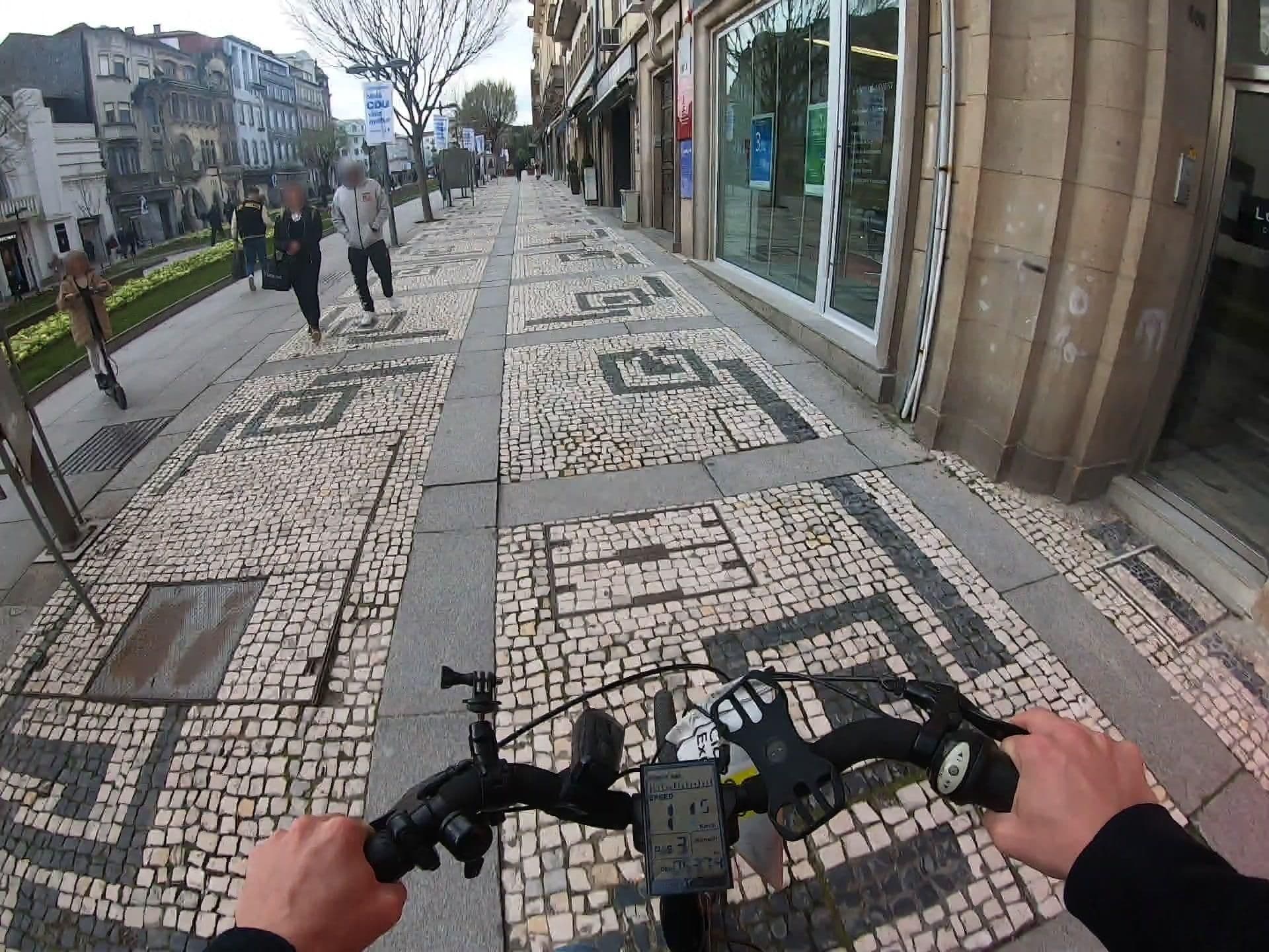 Street view near Liberdade Guesthouse, Braga — © luisjfvieira (CC BY-SA · Mapillary)