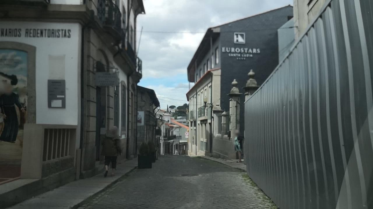 Street view near Santa Luzia Art Hotel, Guimarães — © sanjorgepinho (CC BY-SA · Mapillary)