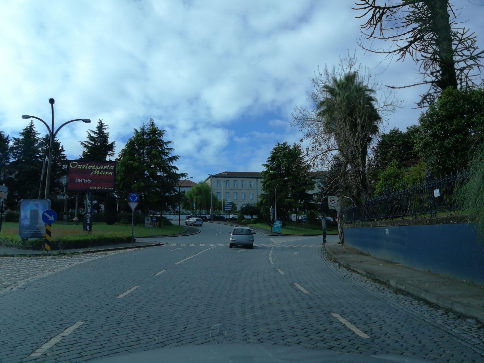 Street view near Hotel de São Vicente, Braga — © apires (CC BY-SA · Mapillary)