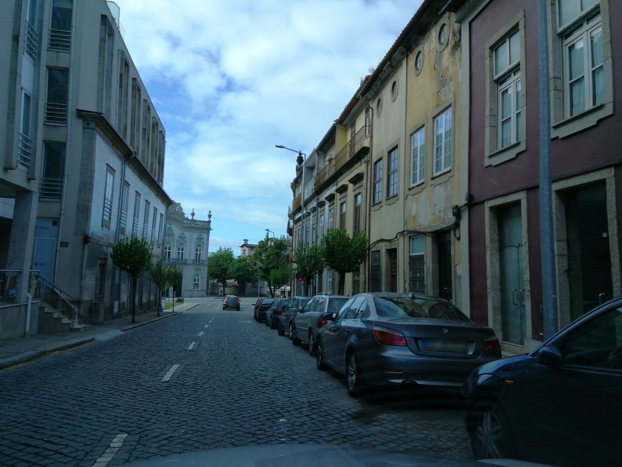 Street view near Fonte Branca Guest House, Braga — © apires (CC BY-SA · Mapillary)