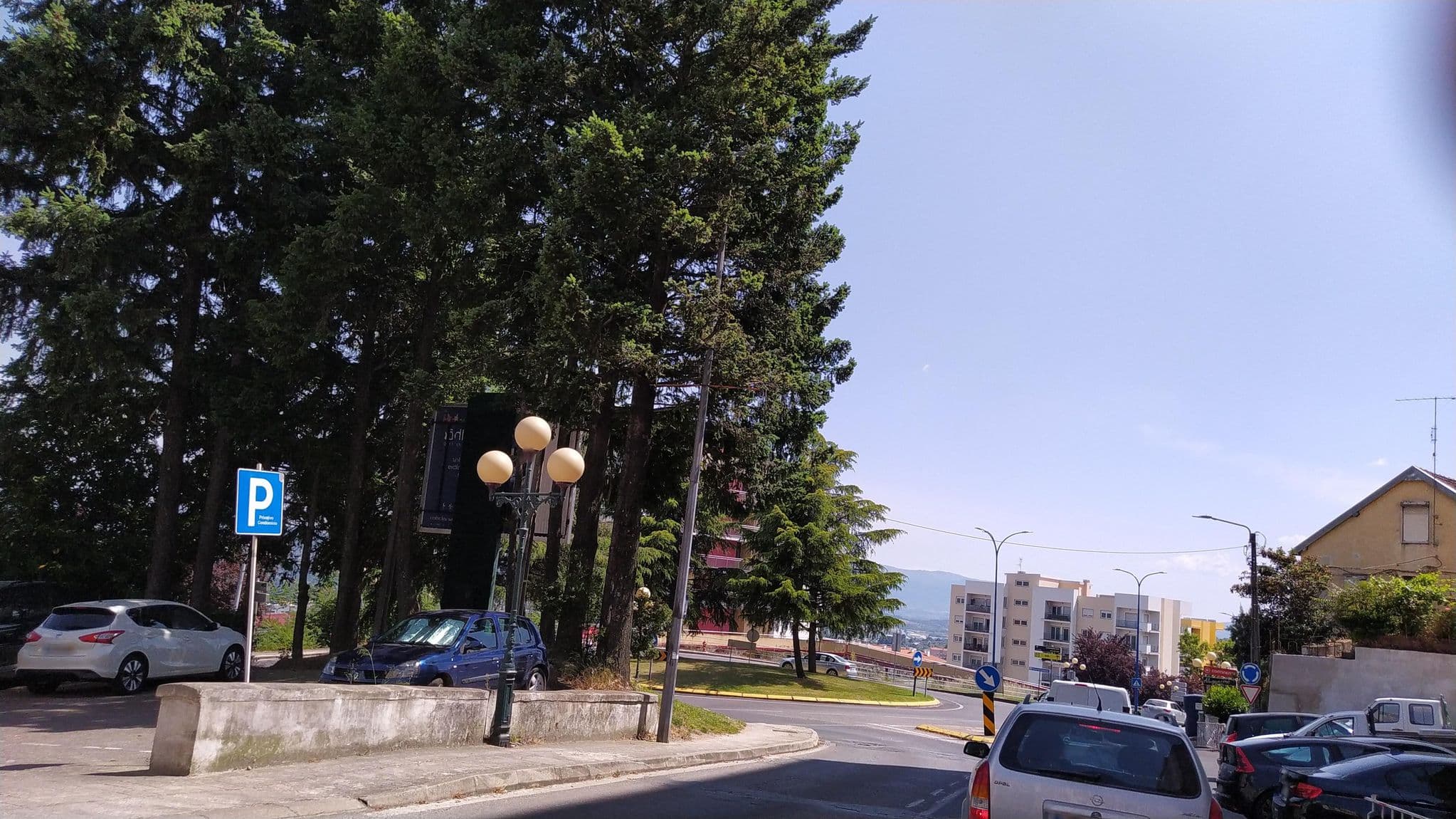 Street view near Hotel Santa Eufemia, Covilhã — © hedgiept (CC BY-SA · Mapillary)