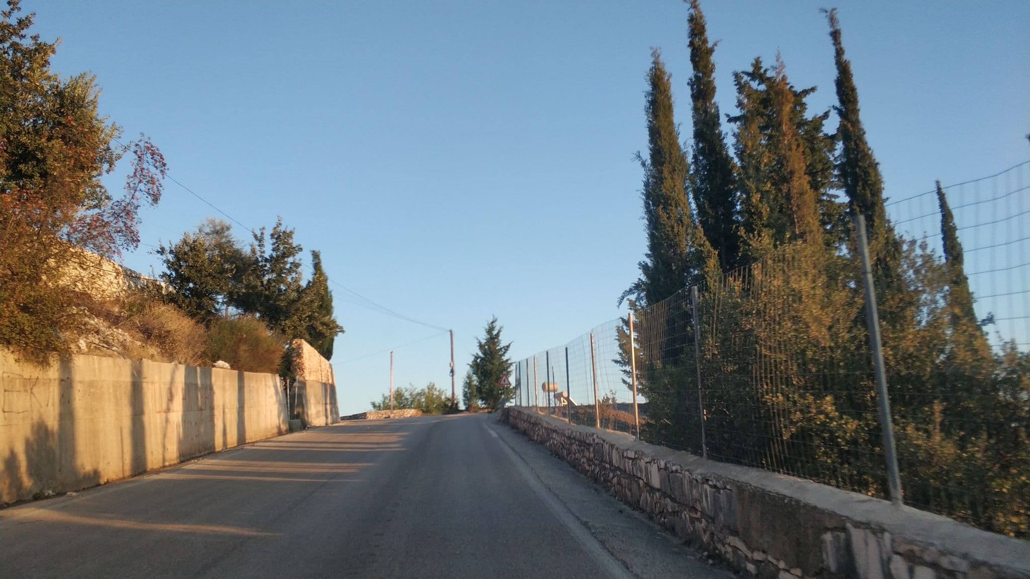 Street view near Aphrodite’s Garden, Himarë — © freddouhelk (CC BY-SA · Mapillary)