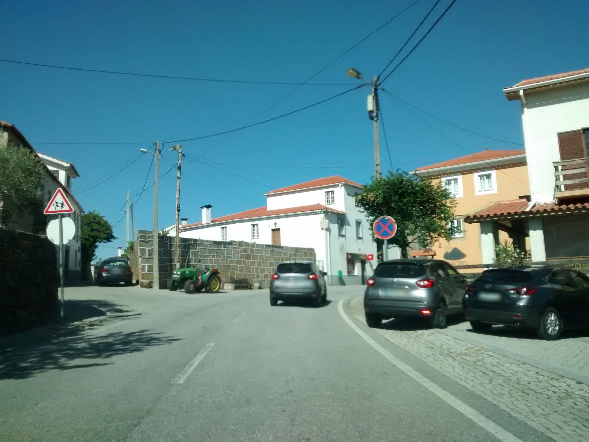 Street view near Soadro do Zêzere, Teixoso — © msevilla00 (CC BY-SA · Mapillary)