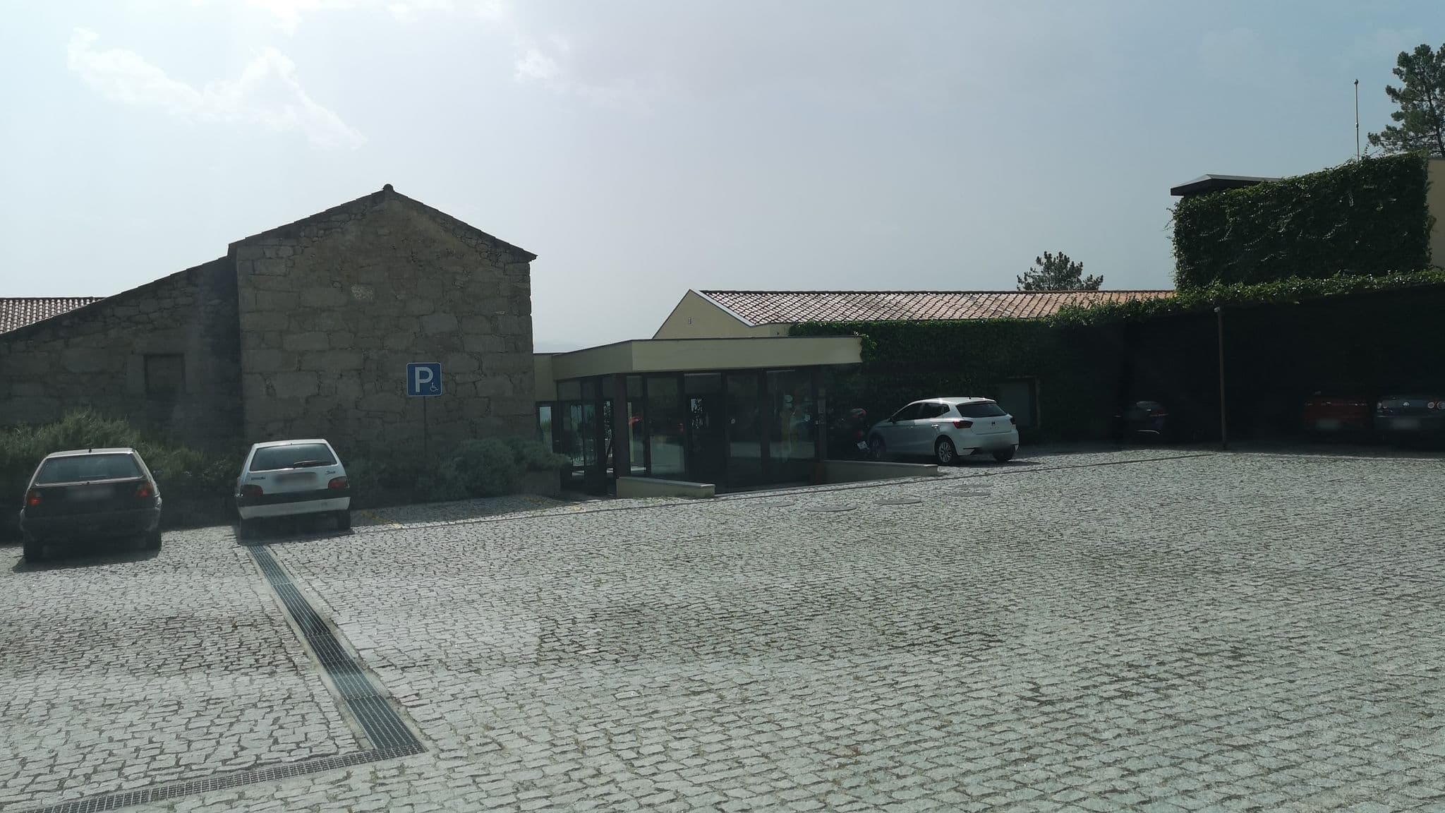 Street view near Convento Belmonte Gourmet, Teixoso — © ganjo (CC BY-SA · Mapillary)