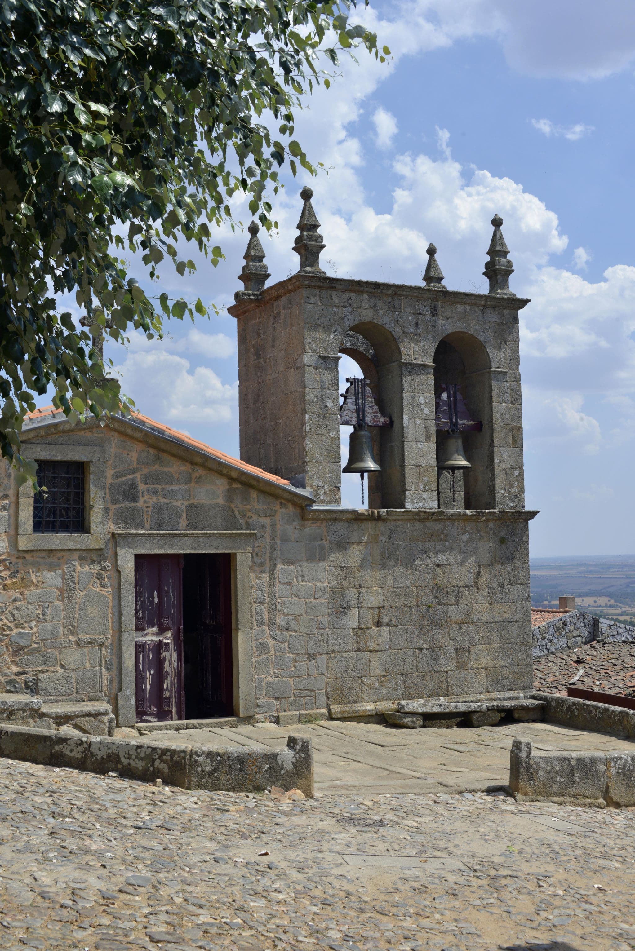 Street view near Casa da Amendoeira, Mêda — © pvaj (CC BY-SA · Mapillary)