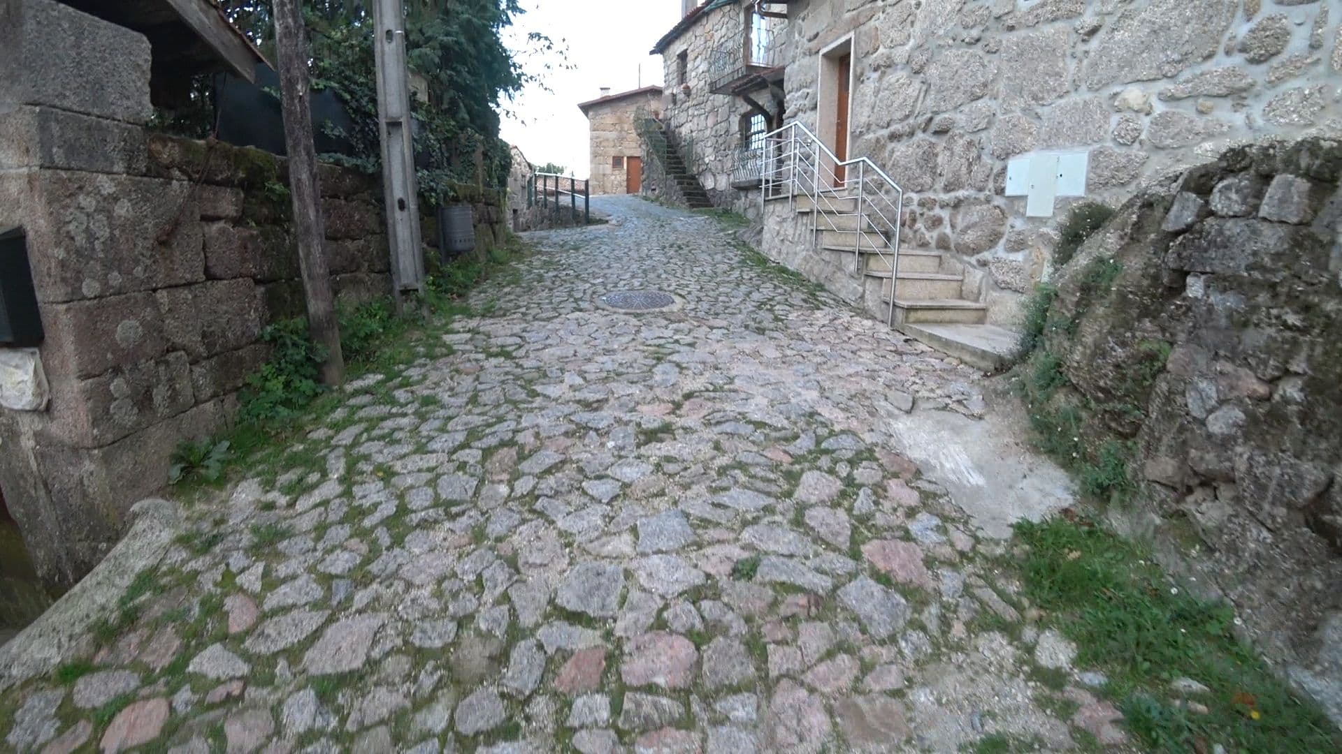 Street view near Maravilhas do Gerês, Vieira do Minho — © mariocarneiro (CC BY-SA · Mapillary)