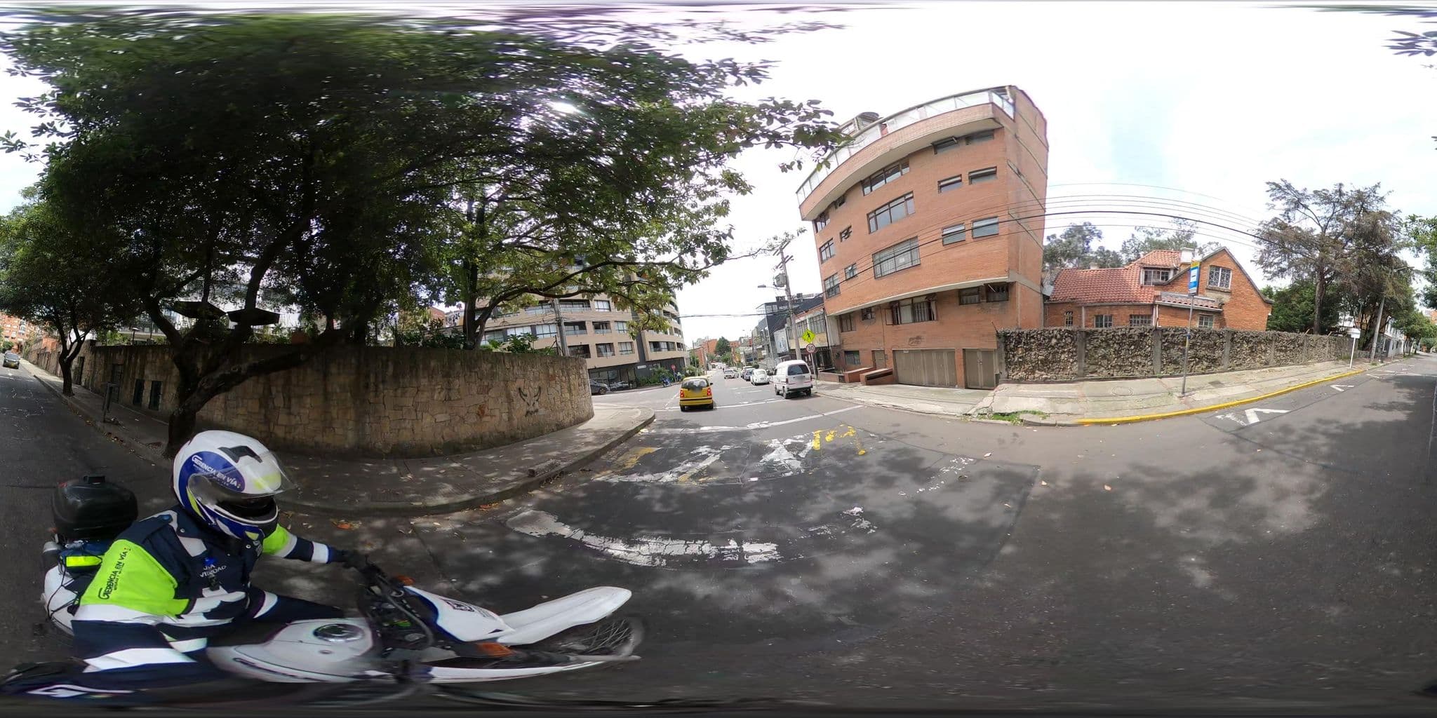 Street view near High Park, Bogotá