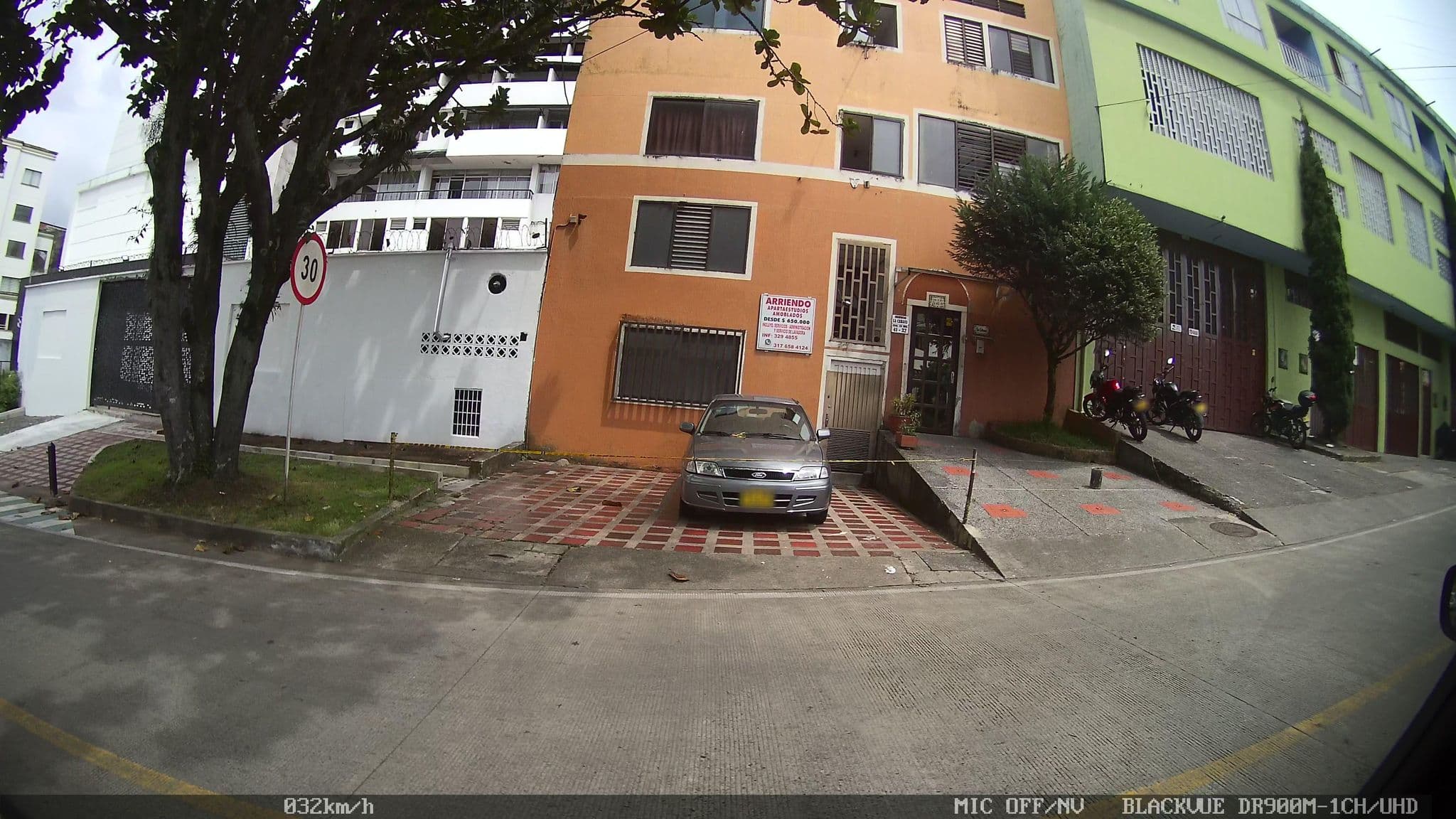 Street view near La Cabana, Pereira — © kaart_2 (CC BY-SA · Mapillary)