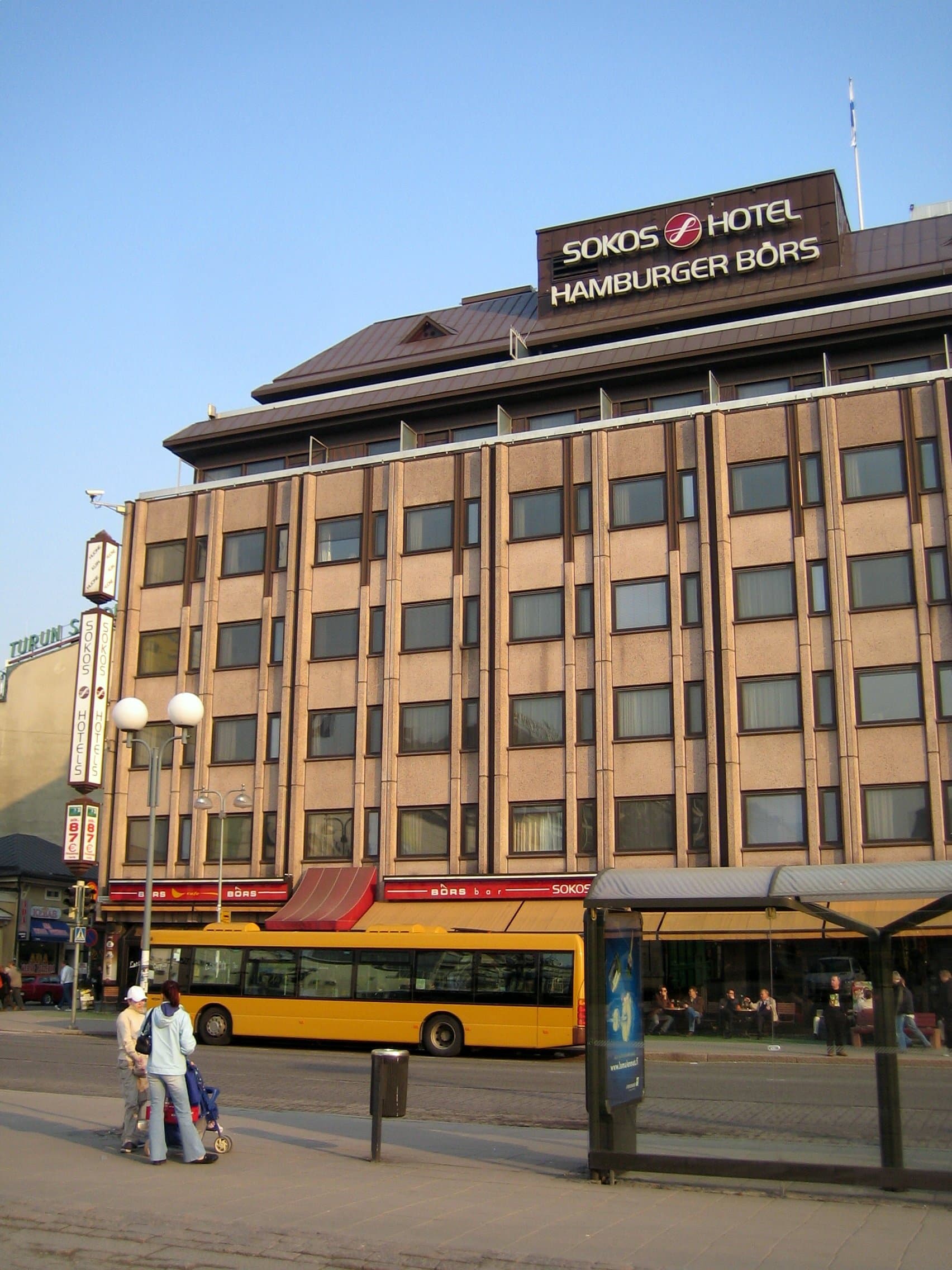 Original Sokos Hotel Hamburger Börs (via Wikimedia Commons, Public domain)