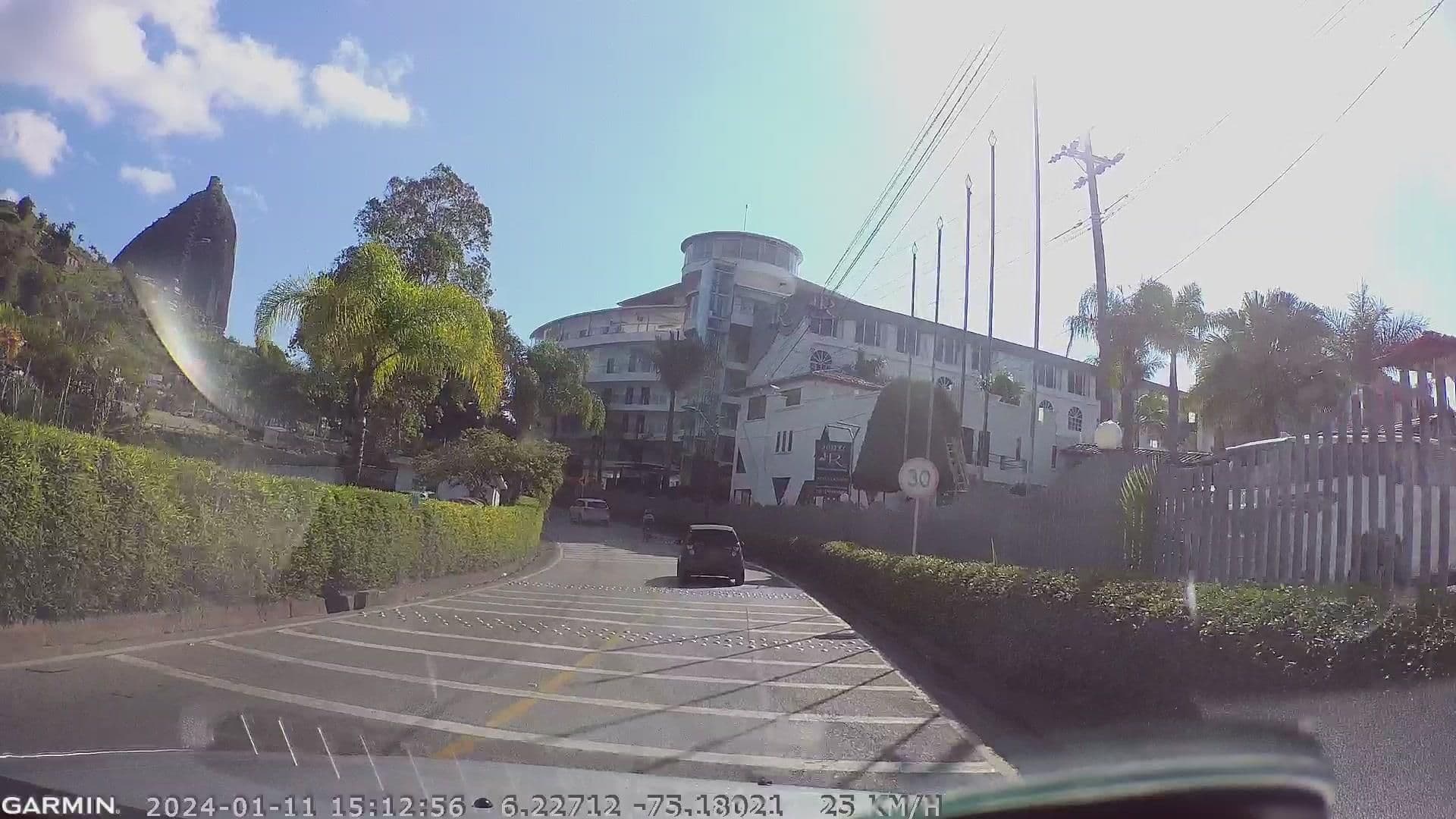 Street view near Los Recuerdos, Guatapé — © ljtoro (CC BY-SA · Mapillary)