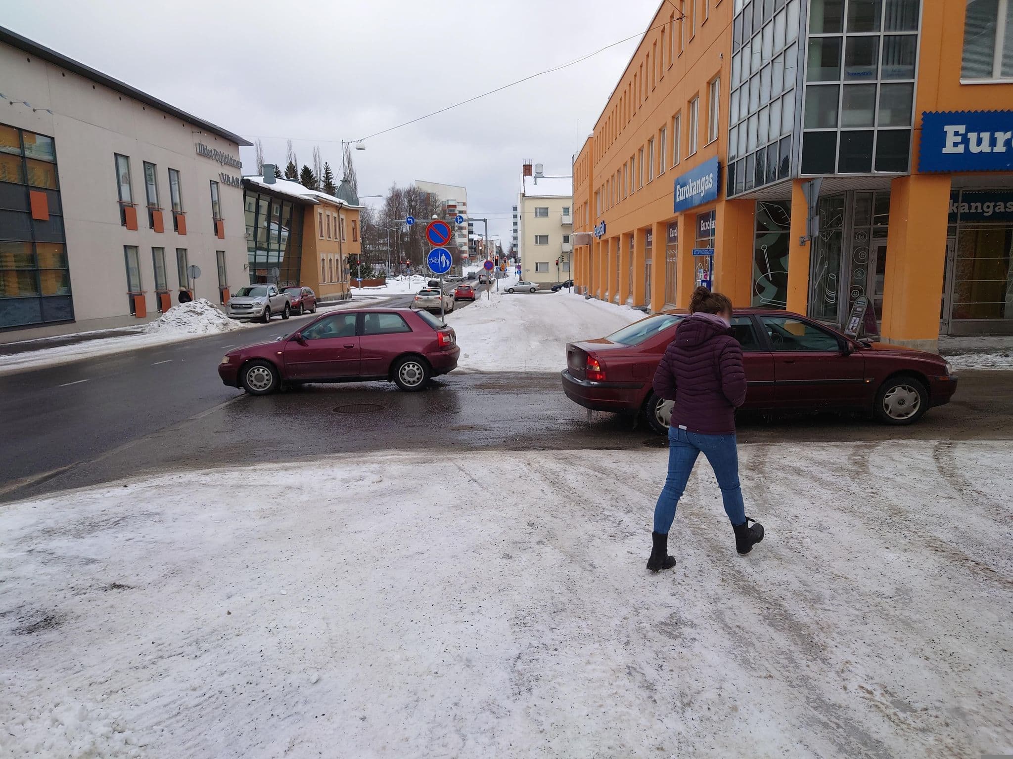 Street view near Ollisparkeringen, Vaasa — © poljinpic (CC BY-SA · Mapillary)
