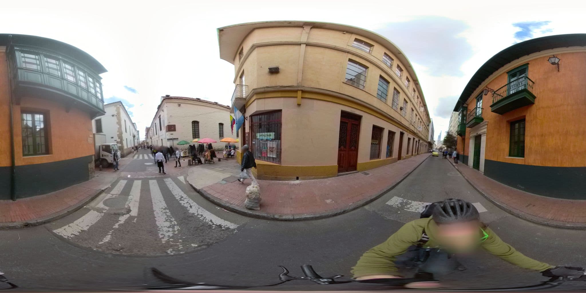 Street view near Hotel de la Ópera, Bogotá
