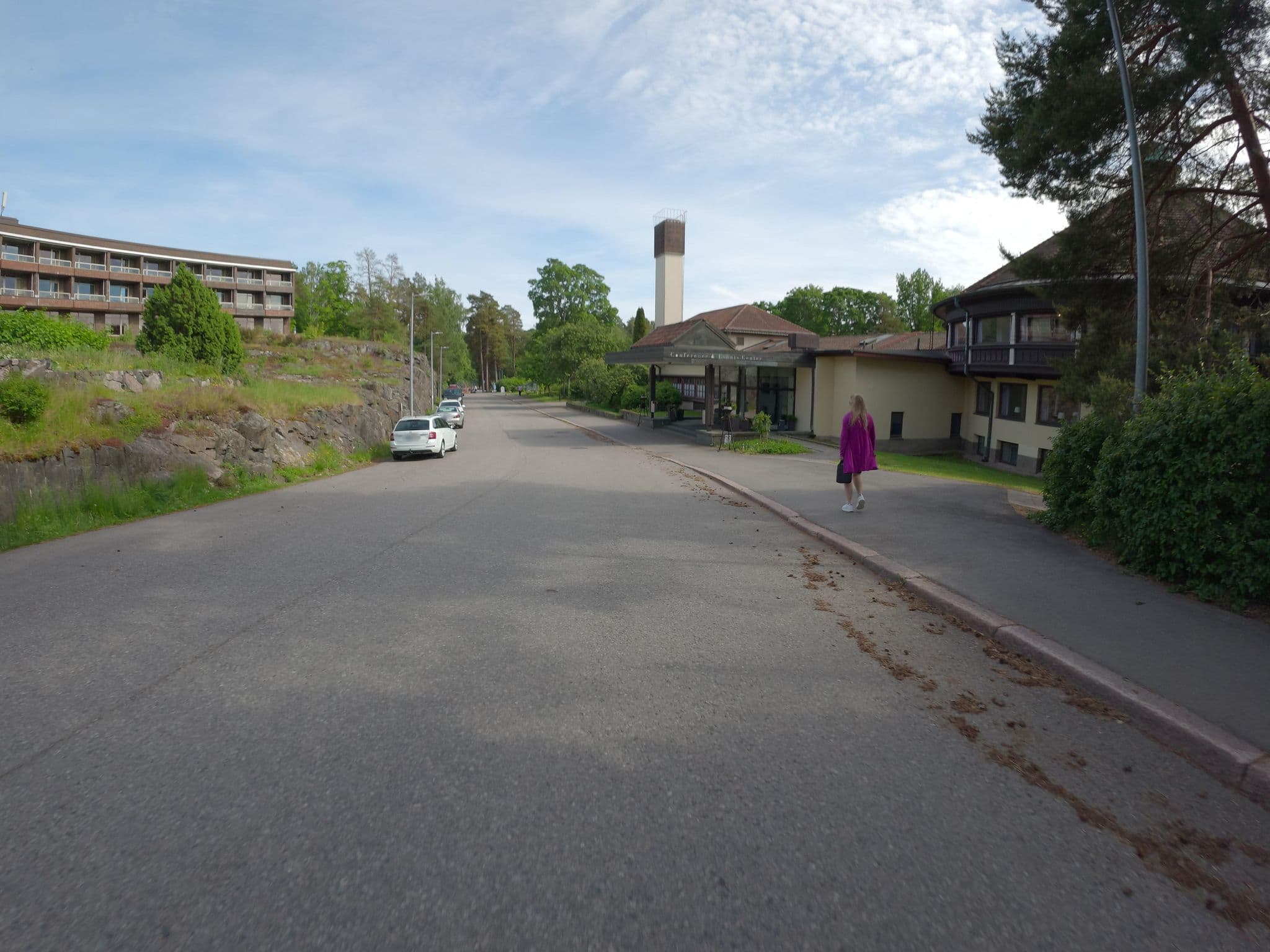 Street view near Hilton Helsinki Kalastajatorppa Hotel, Vanha munkkiniemi — © Barro (CC BY-SA · Mapillary)